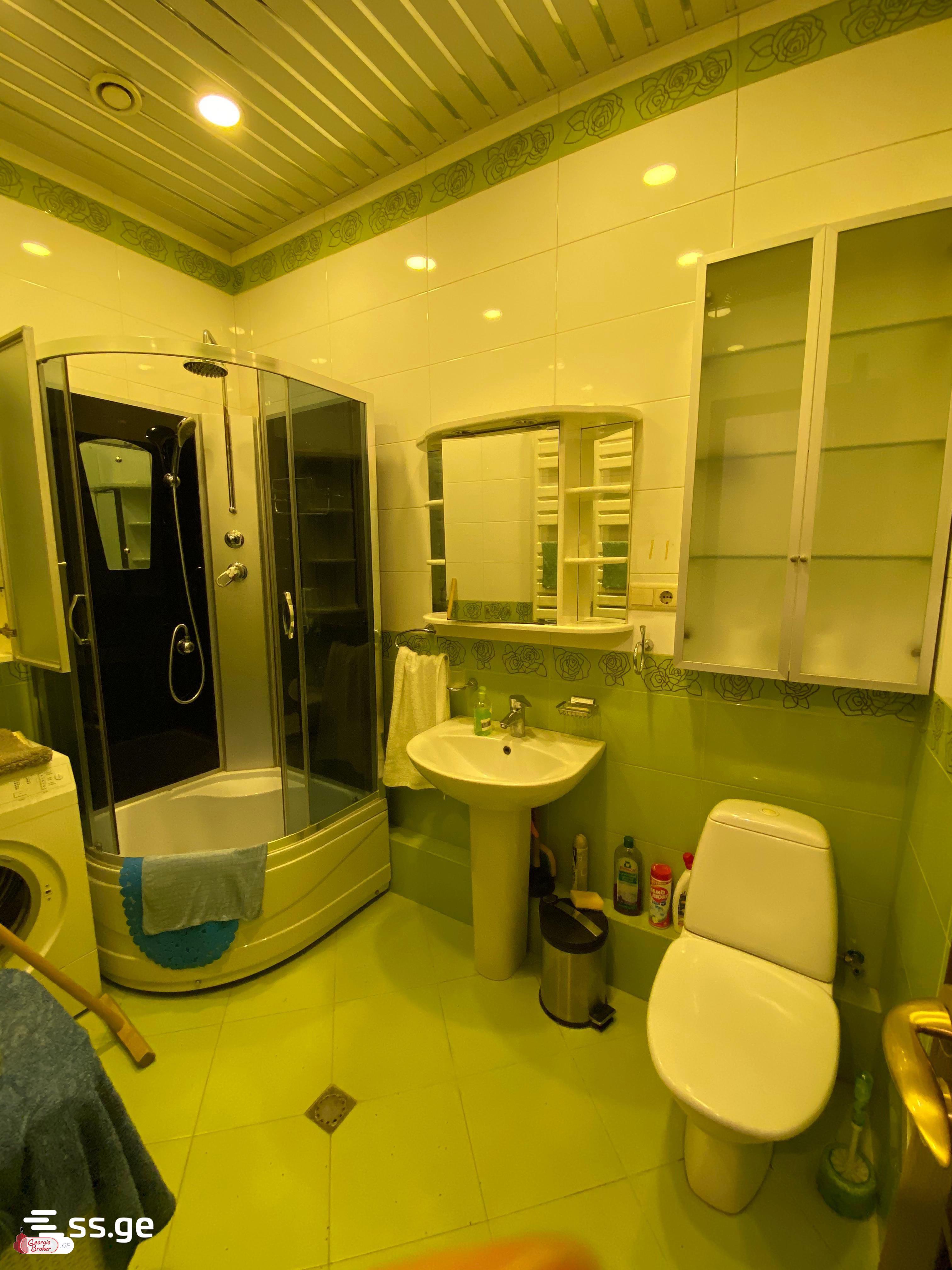 იყიდება ახალი გარემონტებული 5 ოთახიანი ბინა