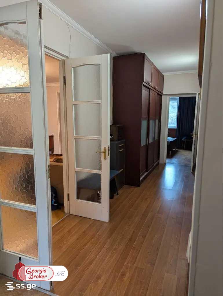 იყიდება ახალი გარემონტებული 3 ოთახიანი ბინა