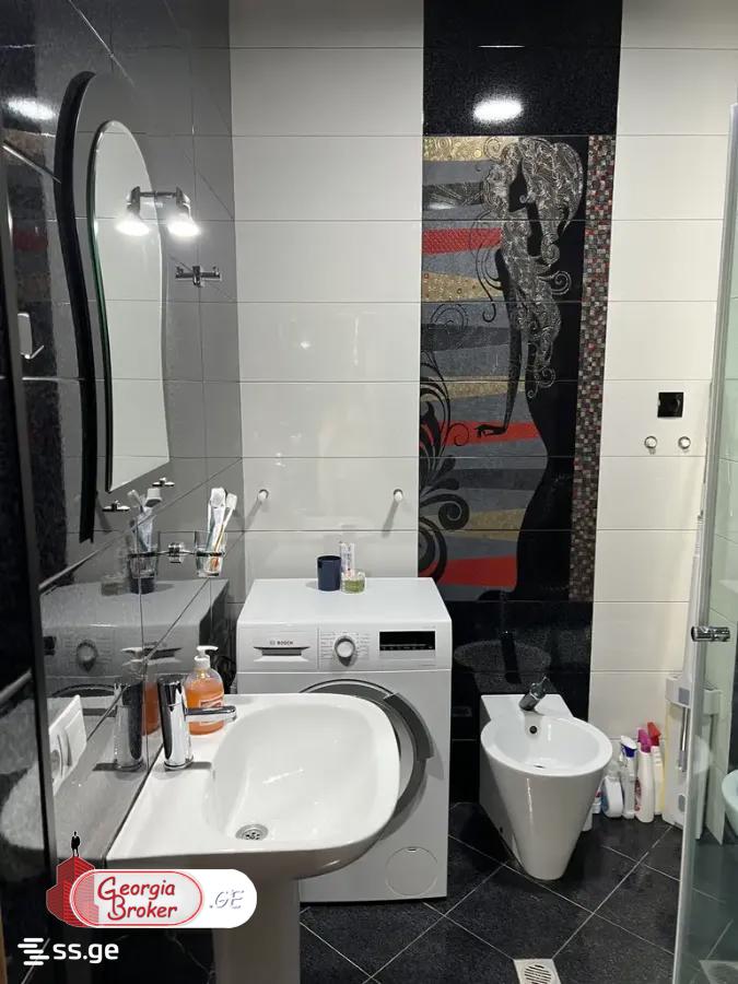 იყიდება ახალი გარემონტებული 4 ოთახიანი ბინა