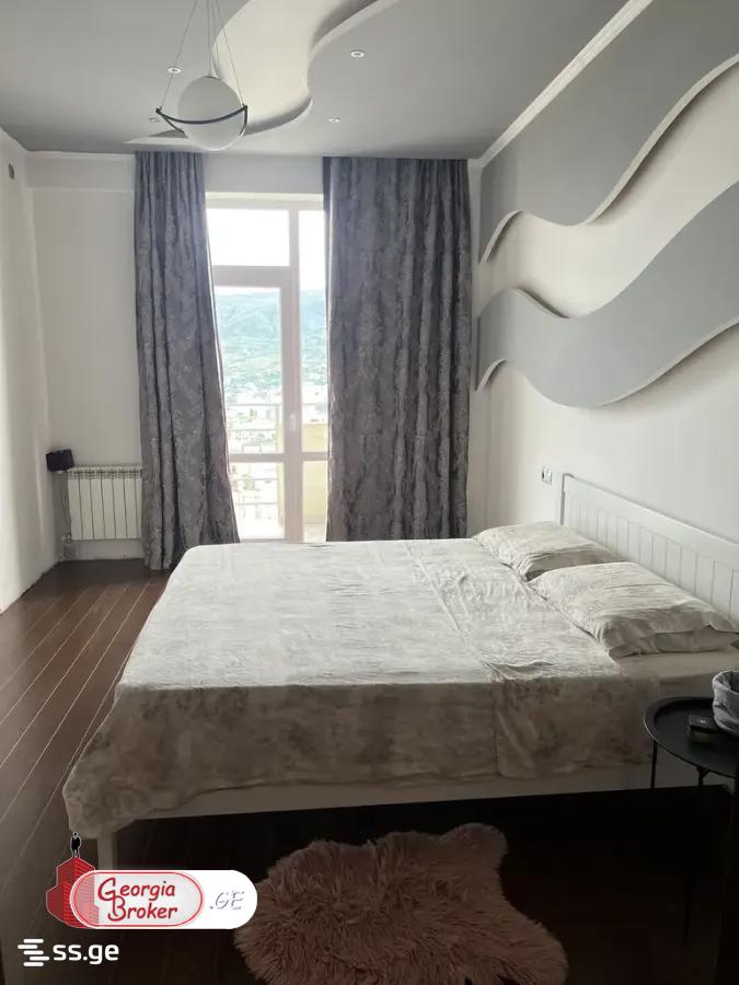 იყიდება ახალი გარემონტებული 4 ოთახიანი ბინა