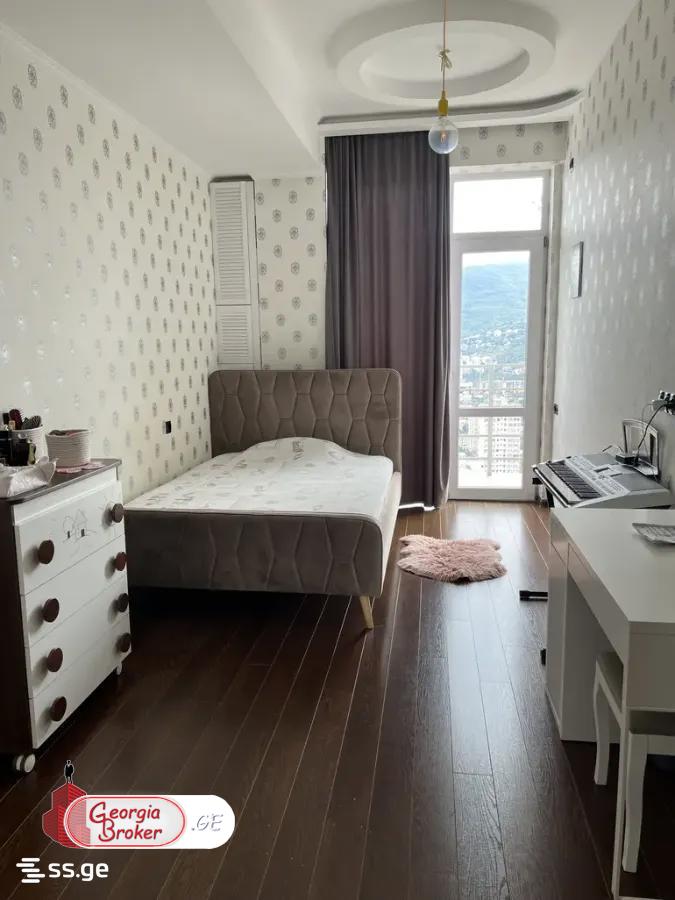 იყიდება ახალი გარემონტებული 4 ოთახიანი ბინა