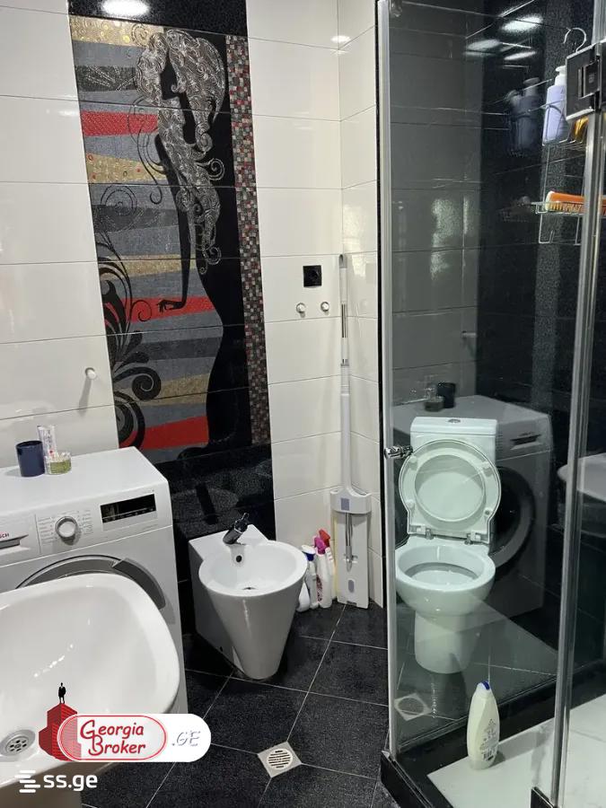 იყიდება ახალი გარემონტებული 4 ოთახიანი ბინა