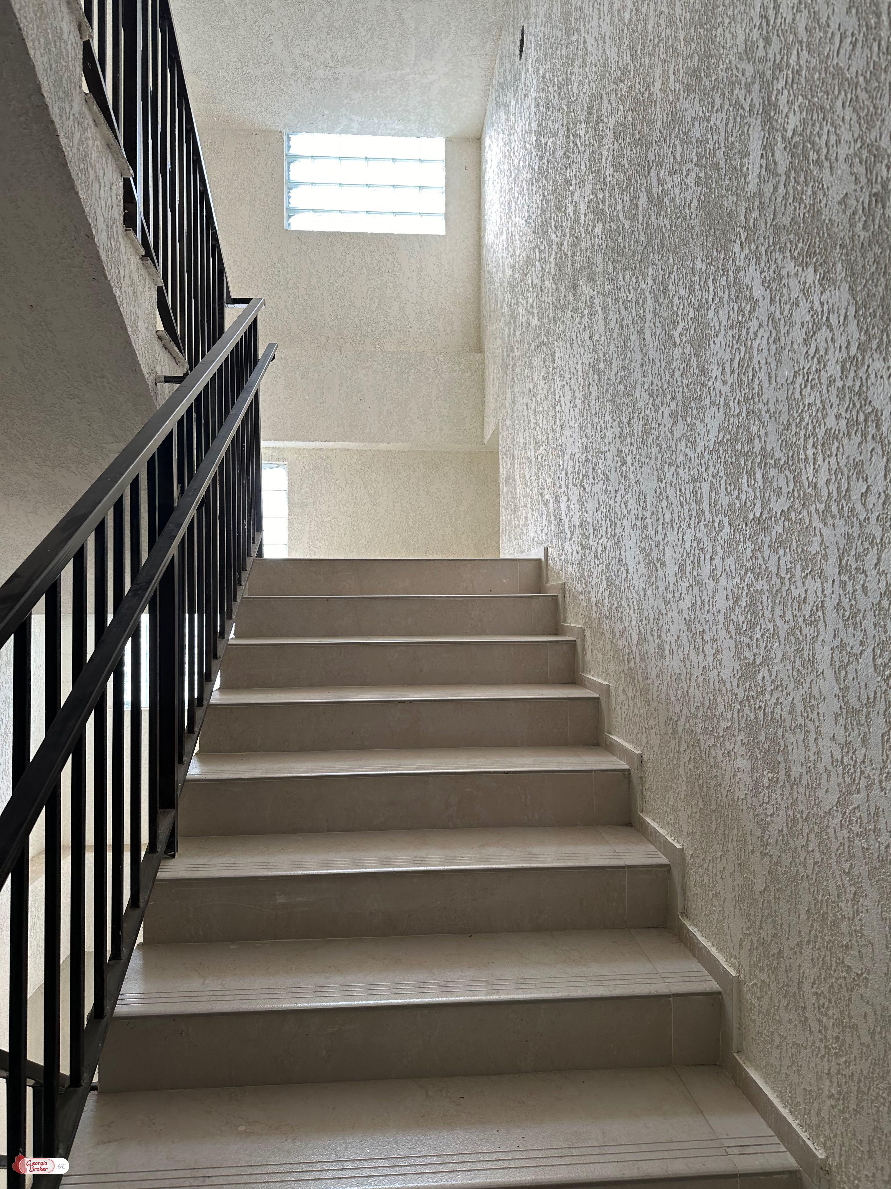 იყიდება ახალი გარემონტებული 3 ოთახიანი ბინა