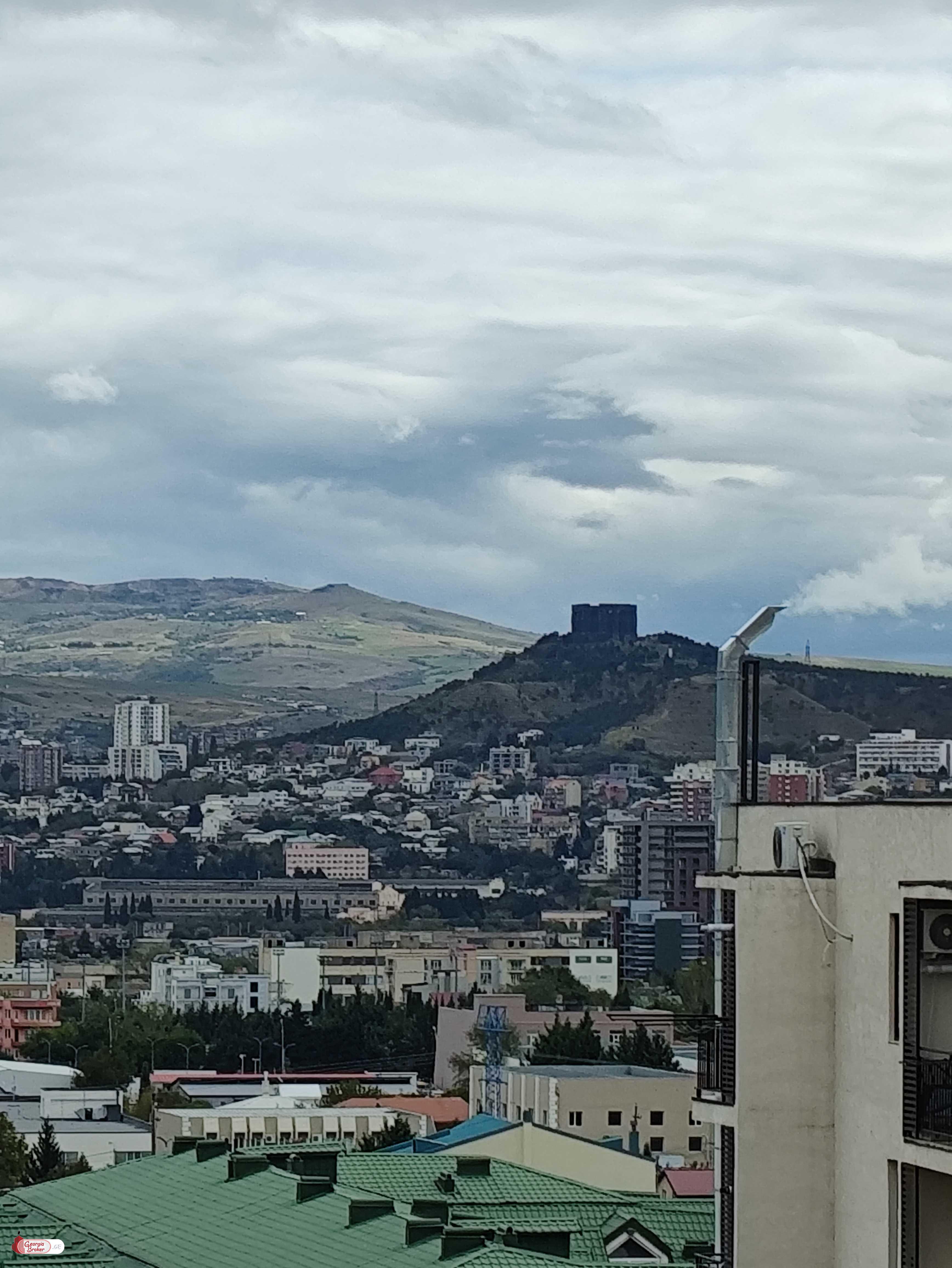 იყიდება ახალი გარემონტებული 3 ოთახიანი ბინა