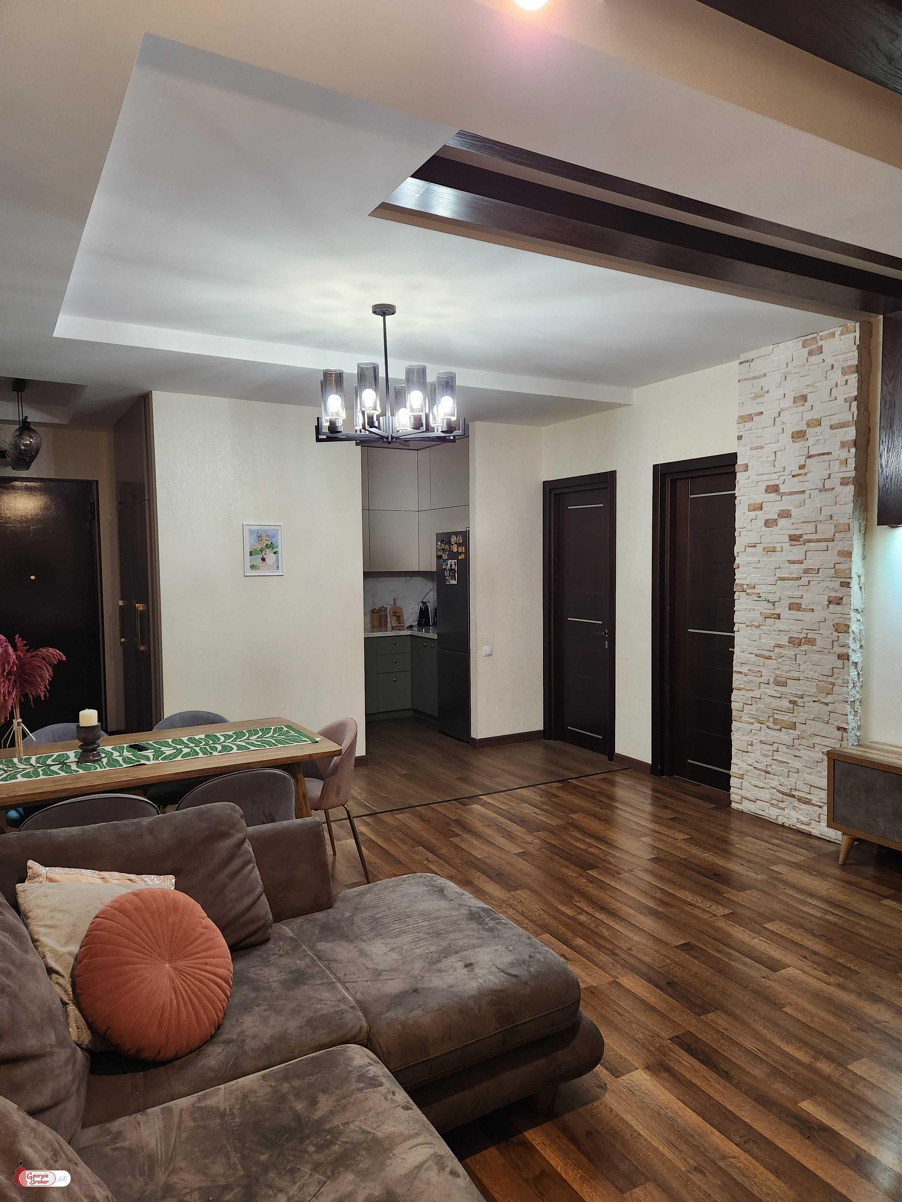 იყიდება ახალი გარემონტებული 4 ოთახიანი ბინა