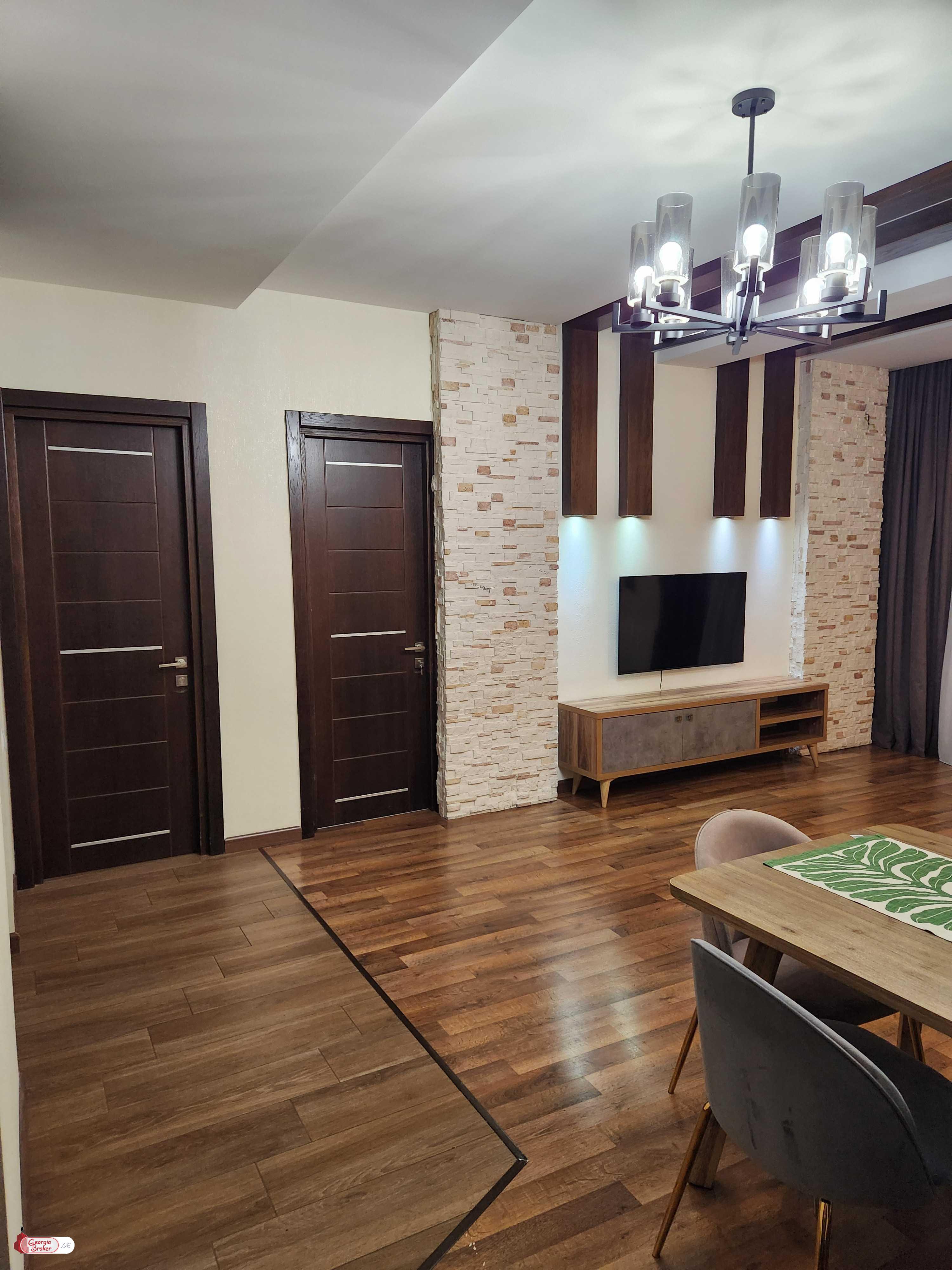 იყიდება ახალი გარემონტებული 4 ოთახიანი ბინა