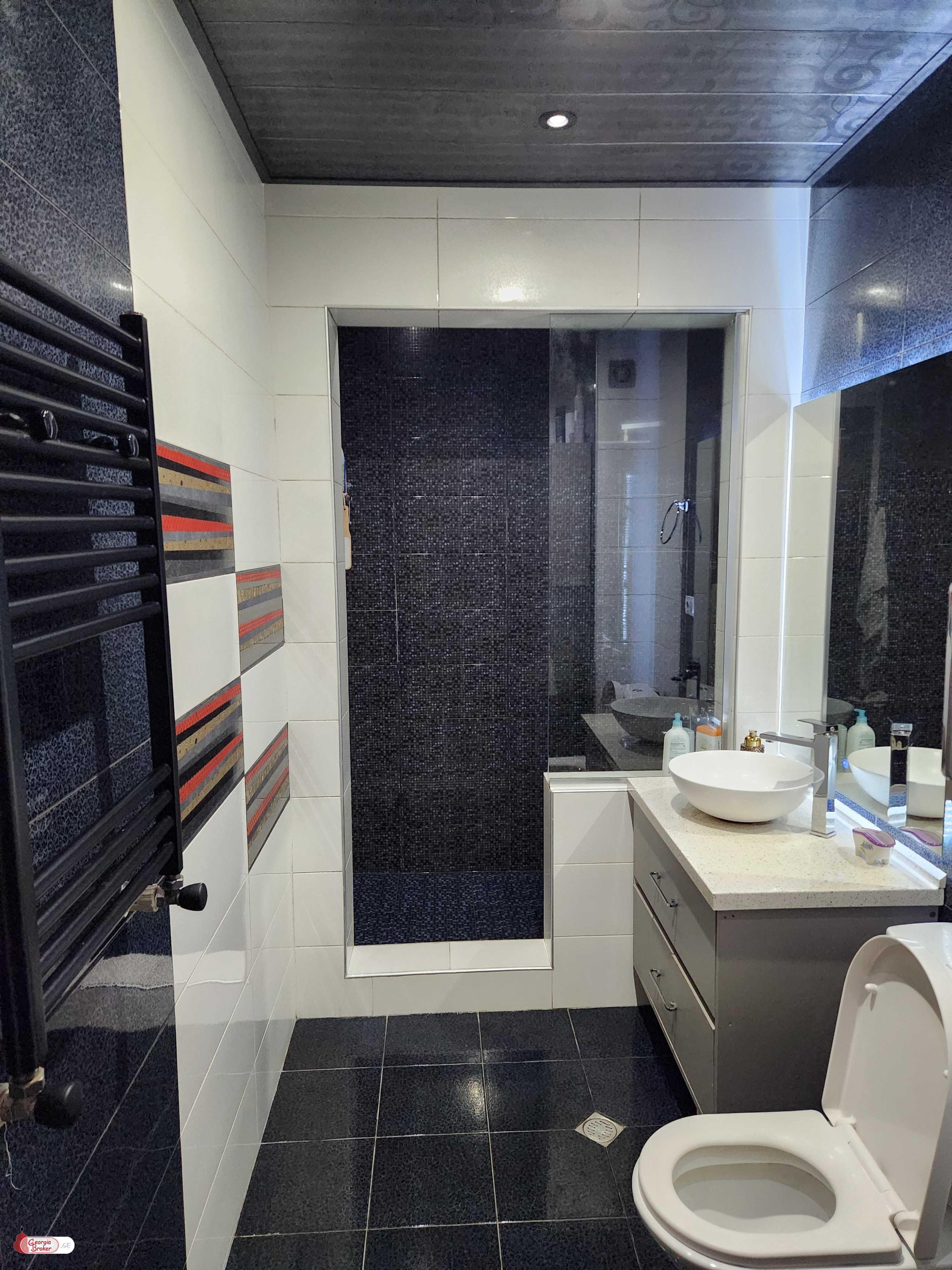 იყიდება ახალი გარემონტებული 4 ოთახიანი ბინა