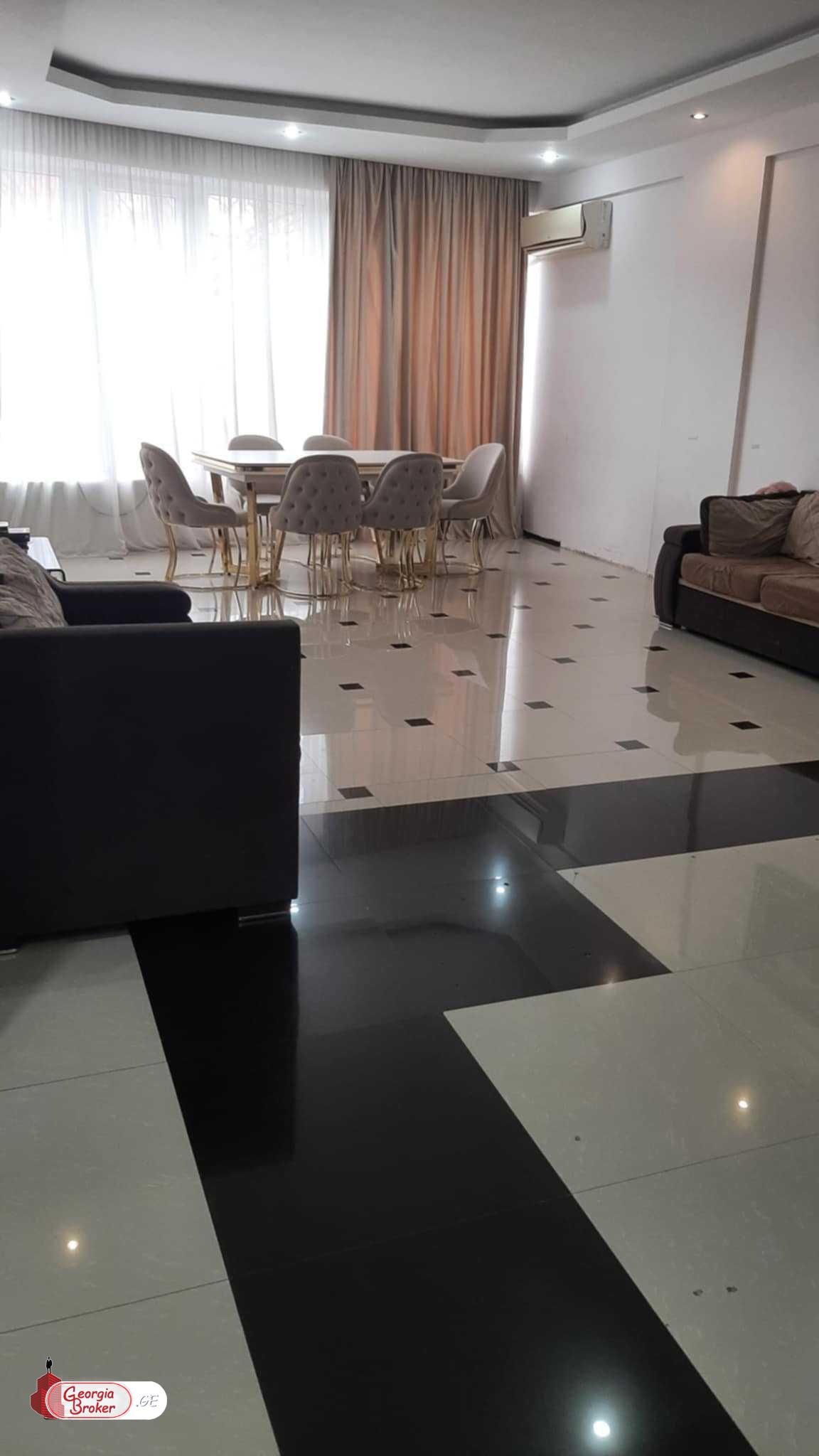 продается квартира с новым ремонтом 4-комнаты