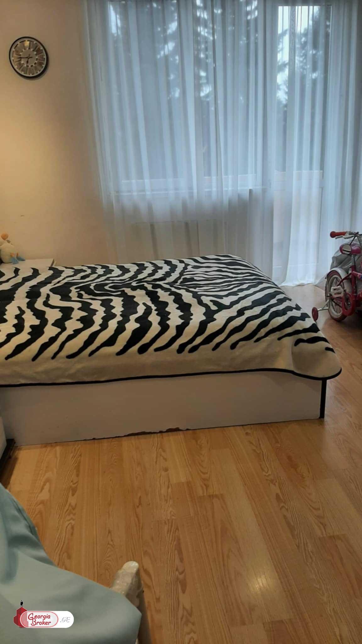 продается квартира с новым ремонтом 4-комнаты