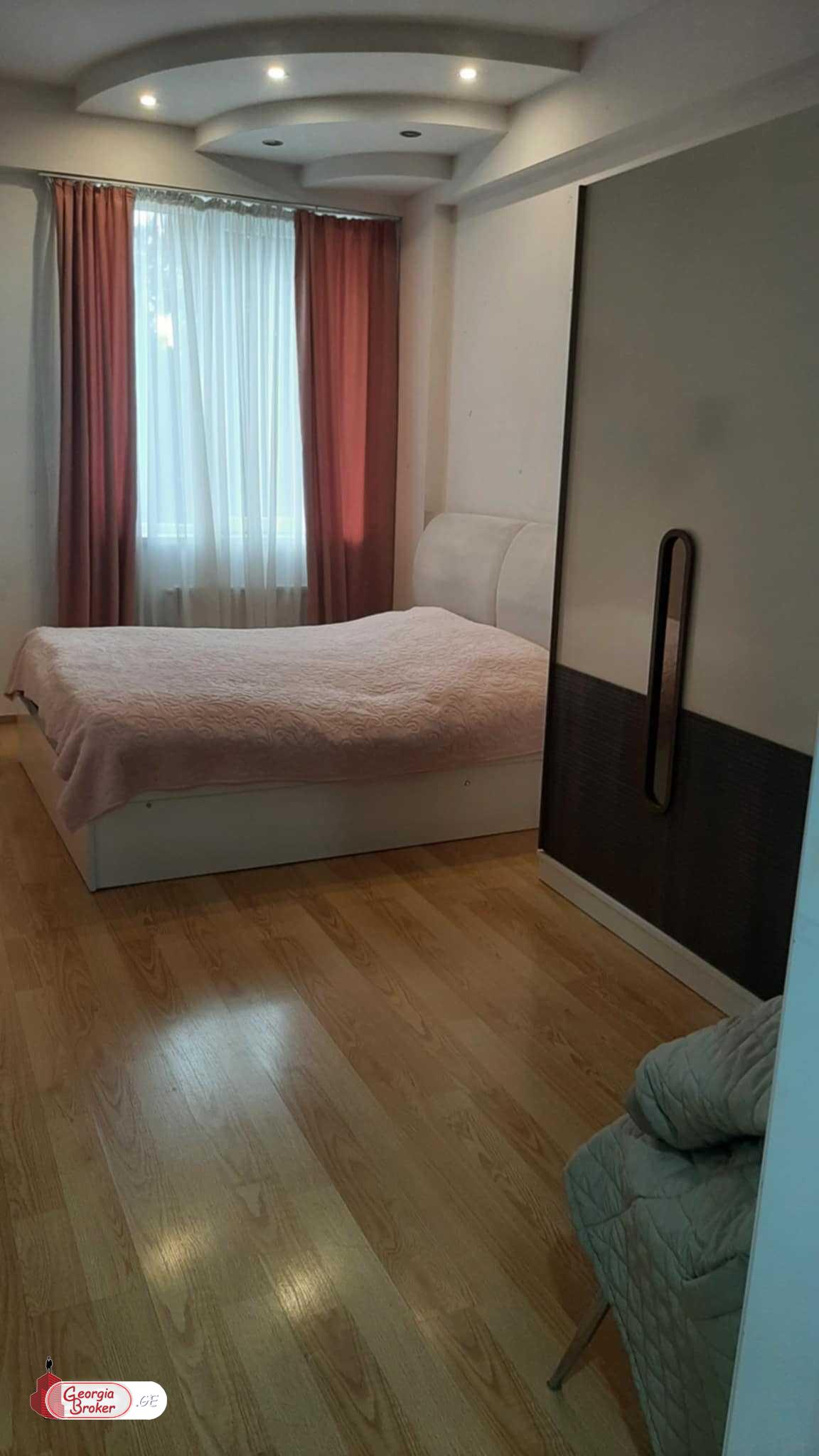 продается квартира с новым ремонтом 4-комнаты