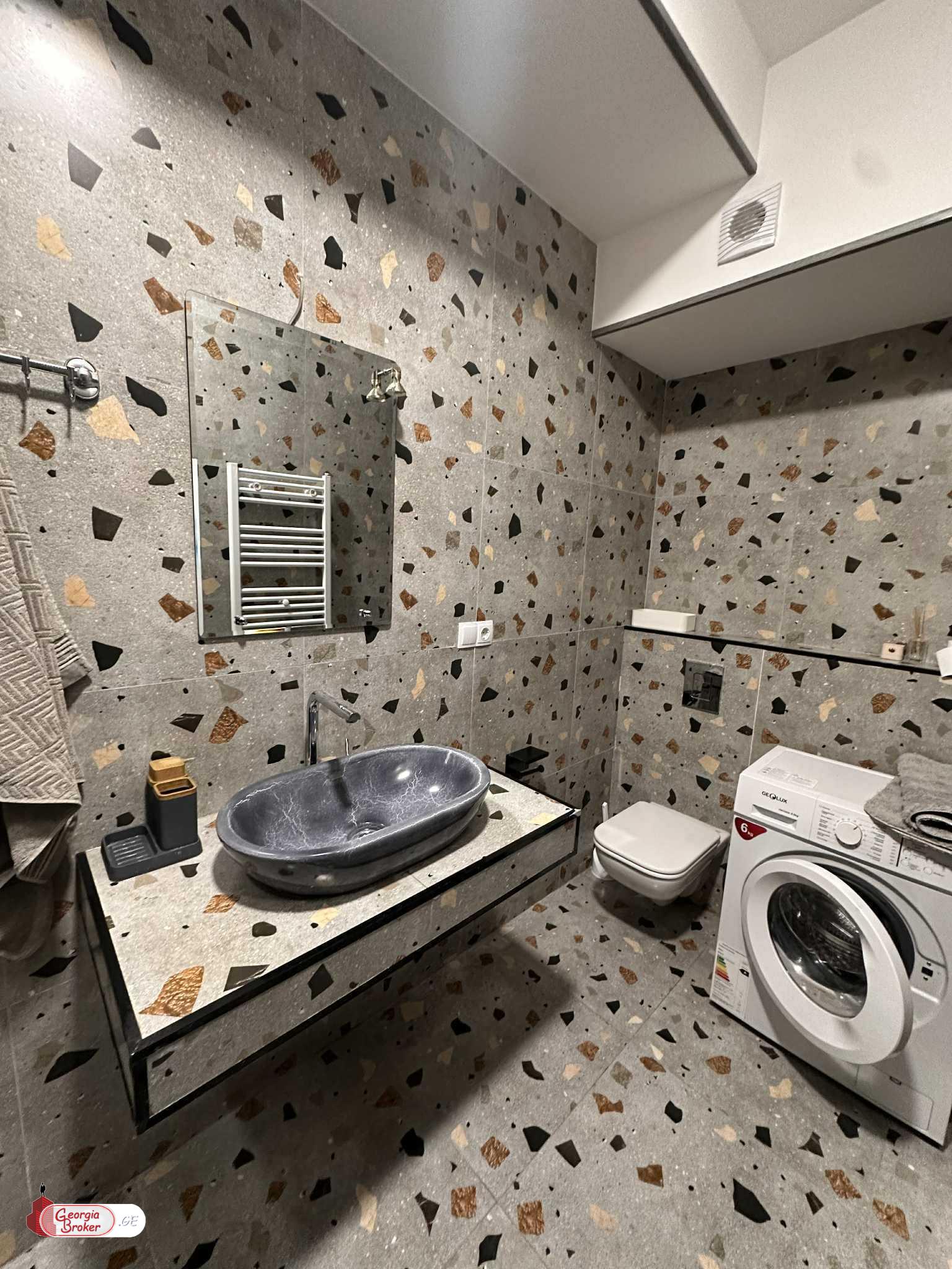 იყიდება ახალი გარემონტებული 2 ოთახიანი ბინა