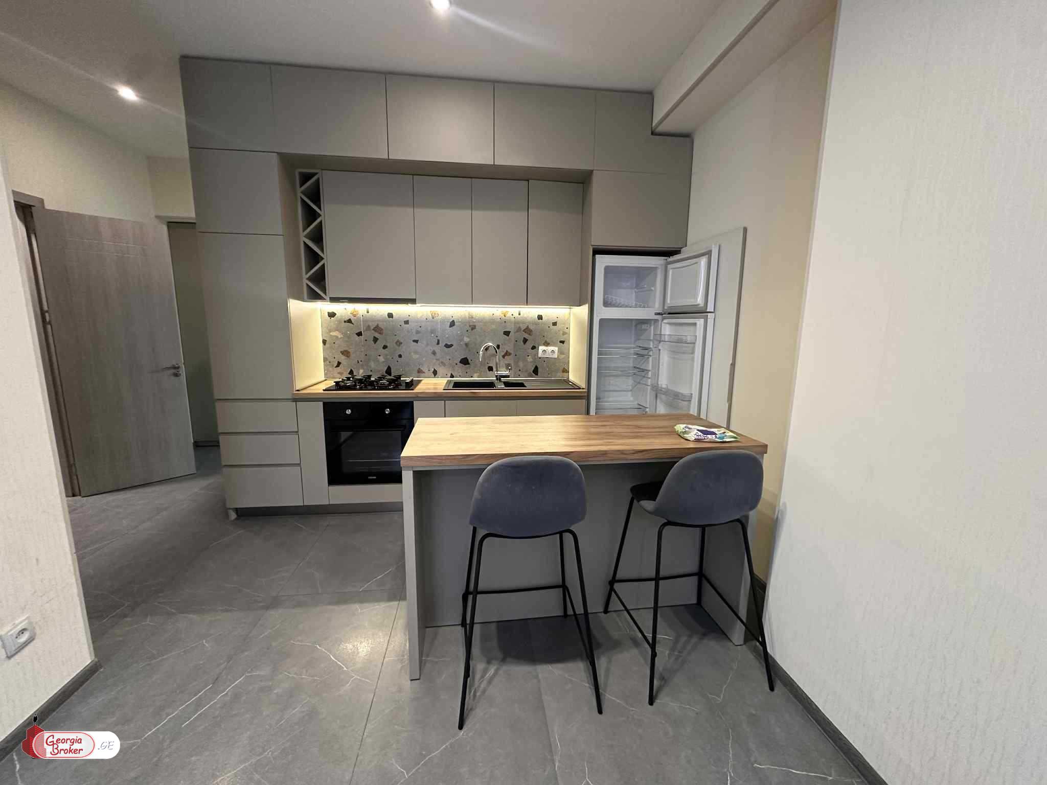 იყიდება ახალი გარემონტებული 2 ოთახიანი ბინა