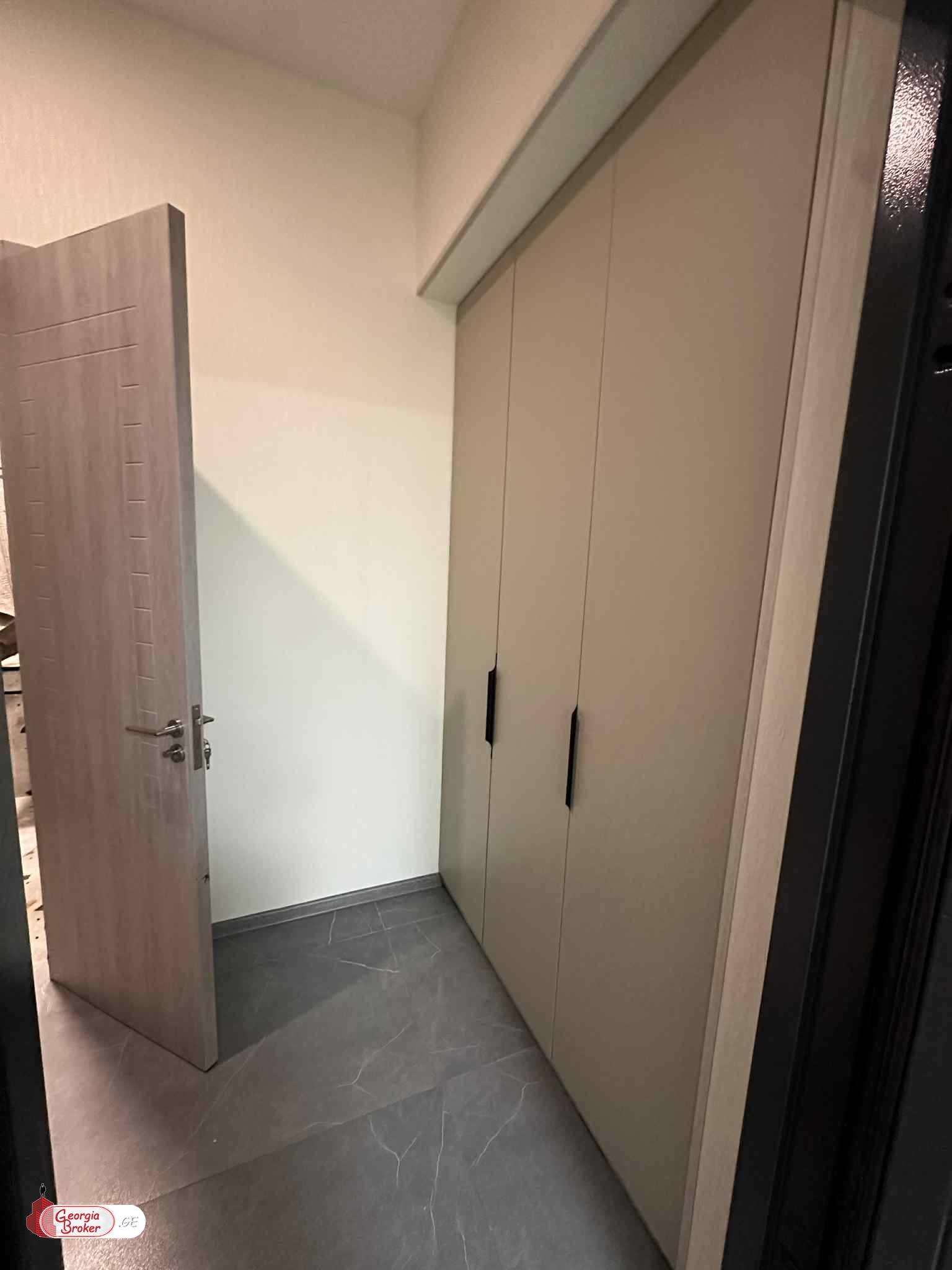 იყიდება ახალი გარემონტებული 2 ოთახიანი ბინა