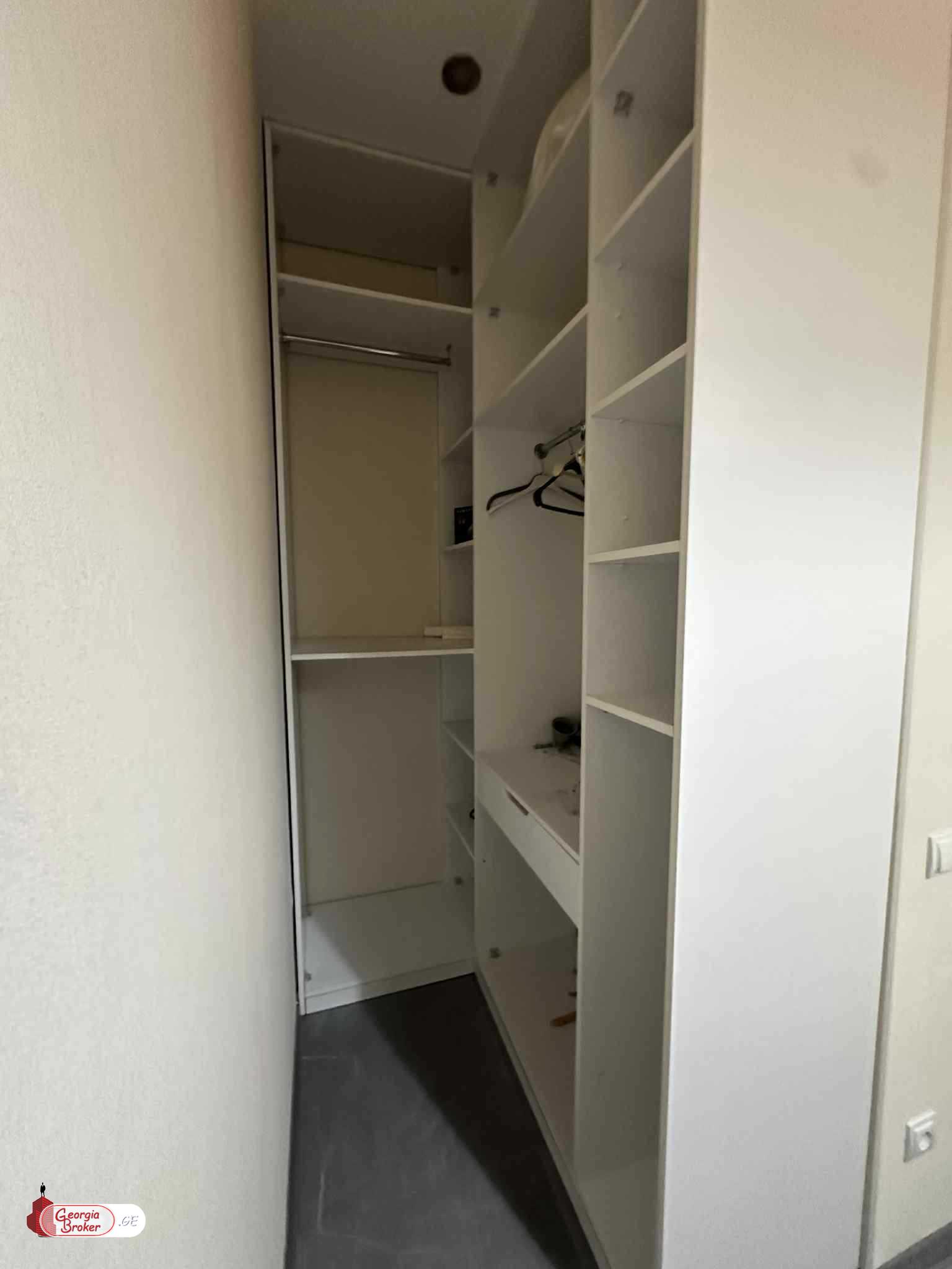 იყიდება ახალი გარემონტებული 2 ოთახიანი ბინა