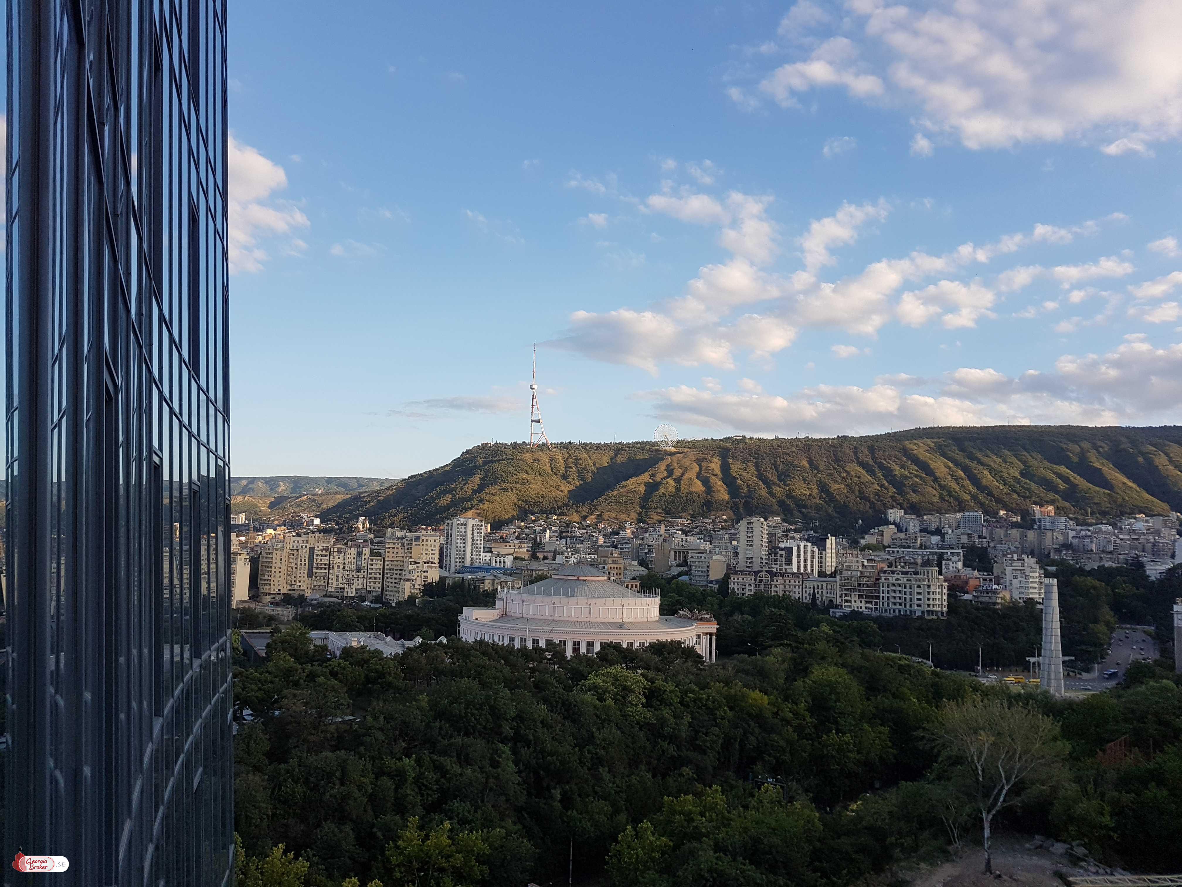 იყიდება ახალი გარემონტებული 3 ოთახიანი ბინა