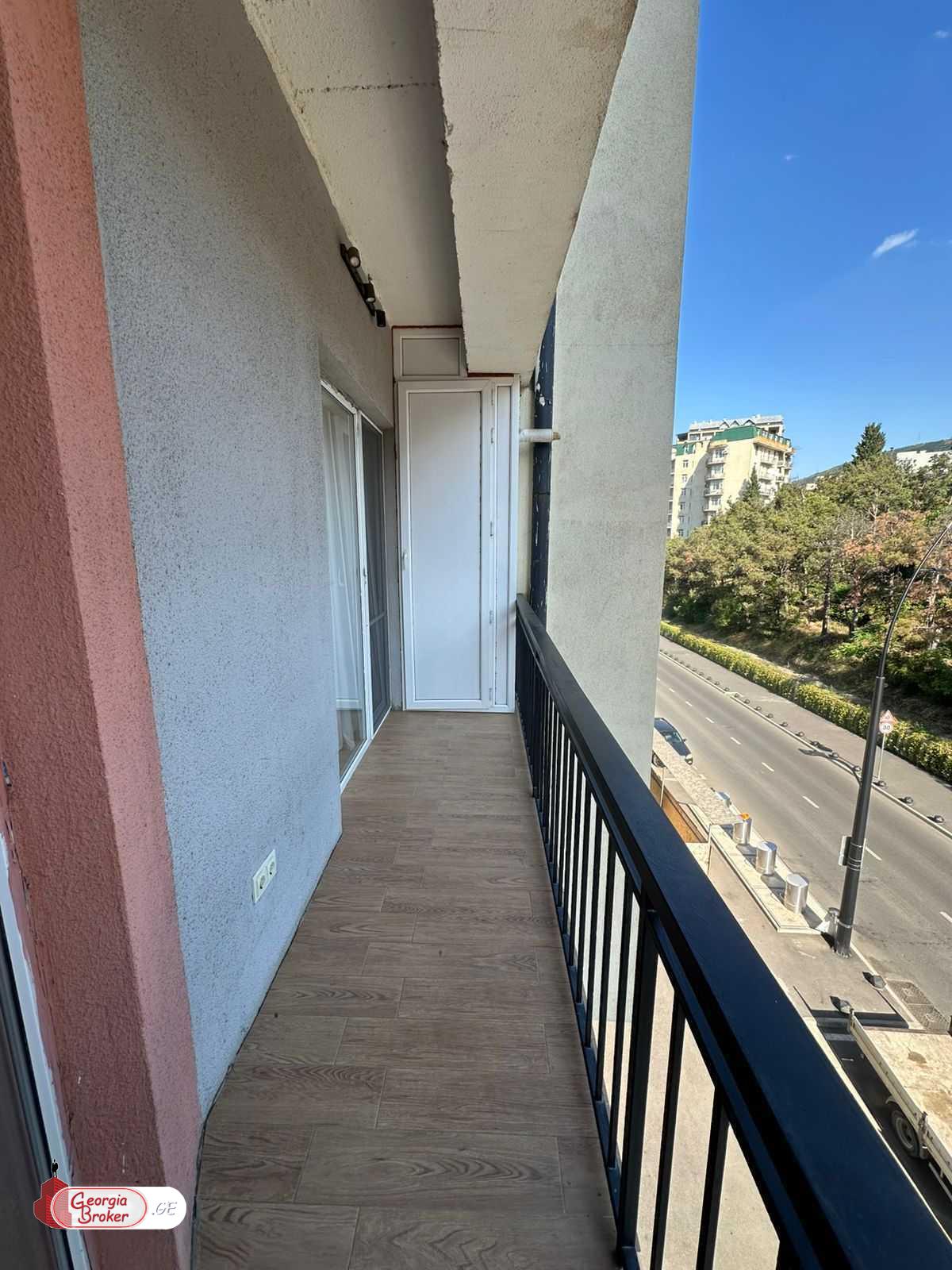 იყიდება ახალი გარემონტებული 3 ოთახიანი ბინა