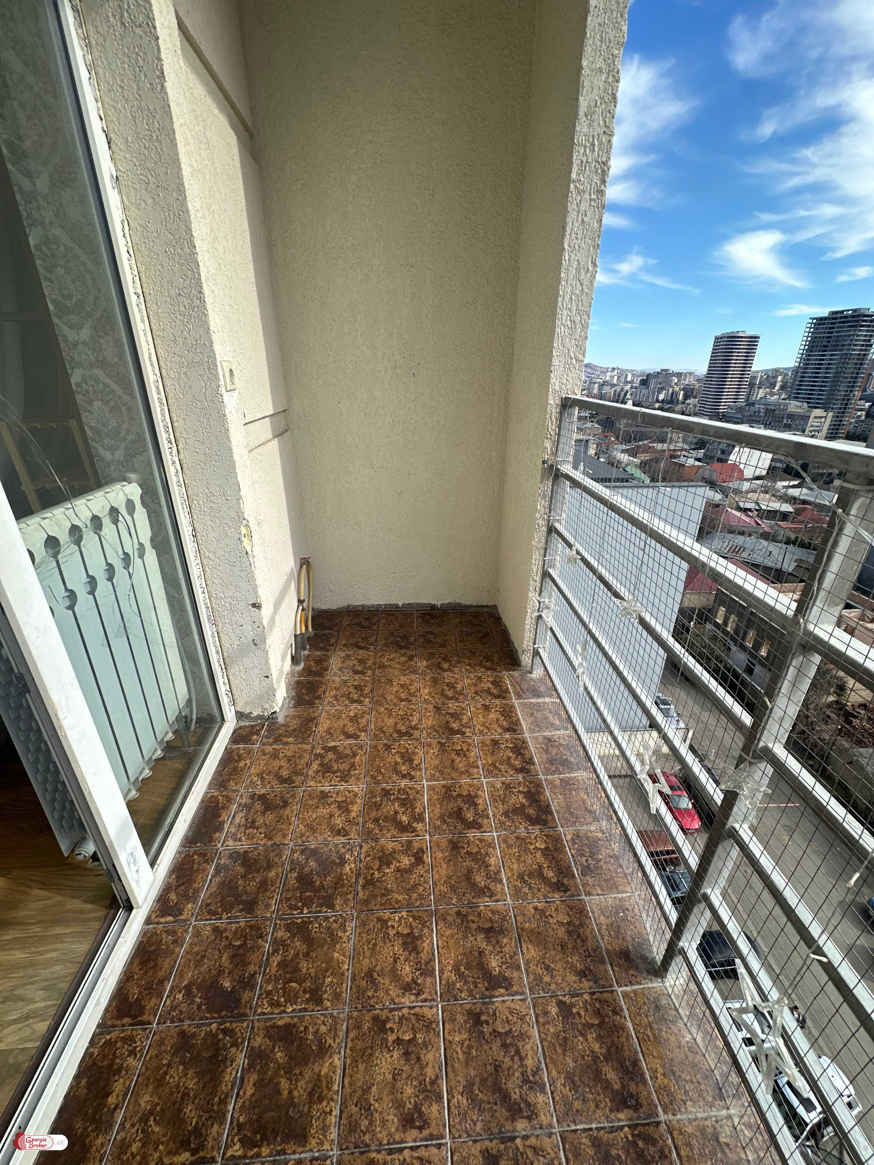 nearly repaired 3-room apartment for sale