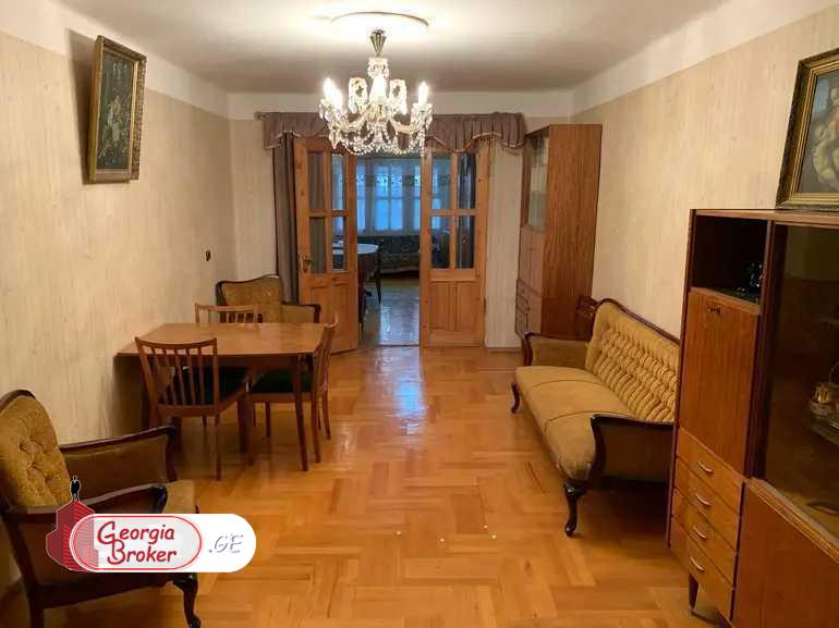 продается квартира с новым ремонтом 4-комнаты