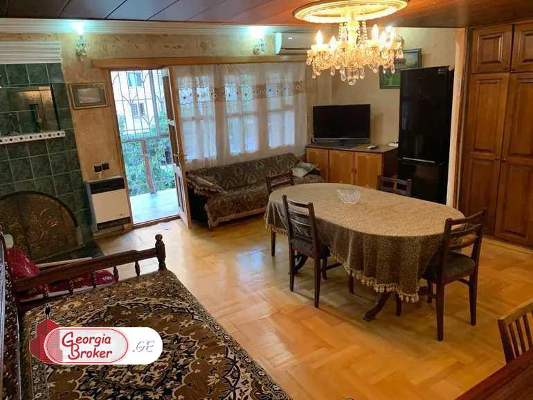 продается квартира с новым ремонтом 4-комнаты