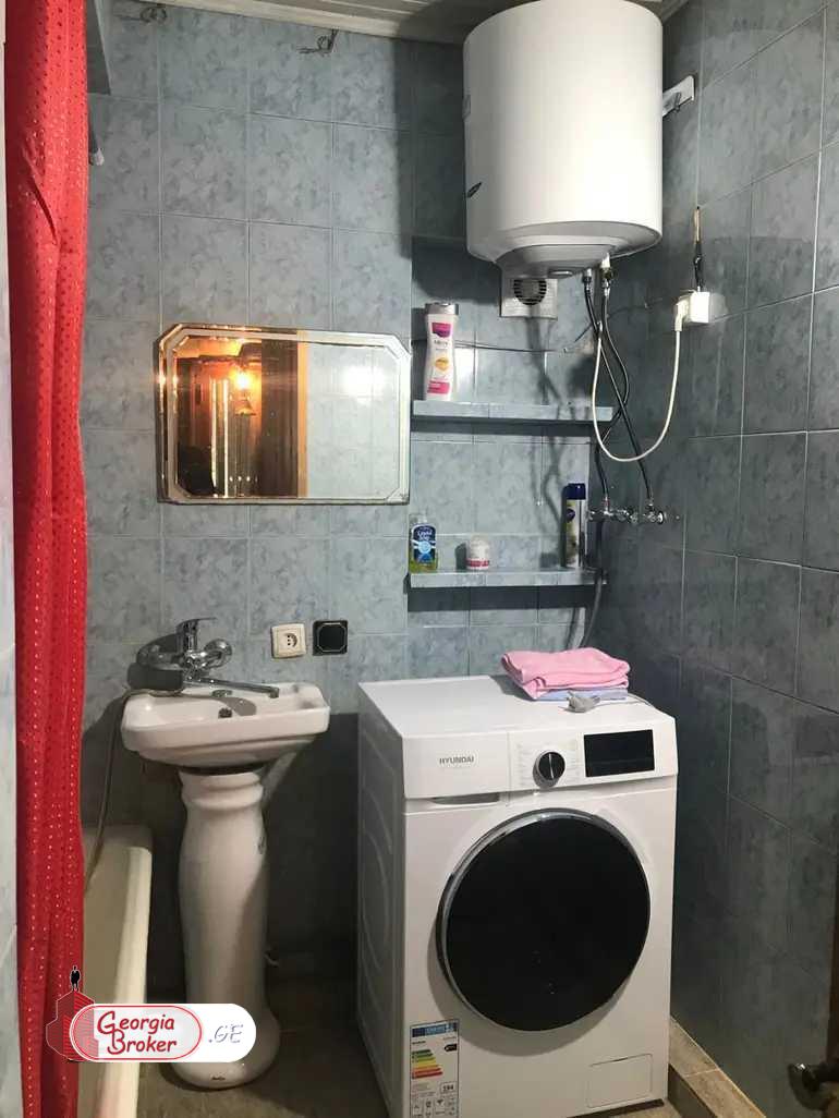 продается квартира с новым ремонтом 4-комнаты