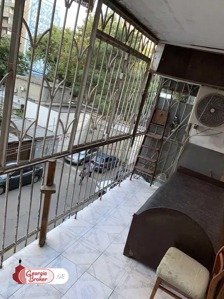 продается квартира с новым ремонтом 4-комнаты