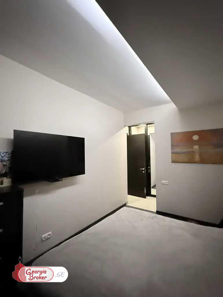 იყიდება ახალი გარემონტებული 5 ოთახიანი ბინა