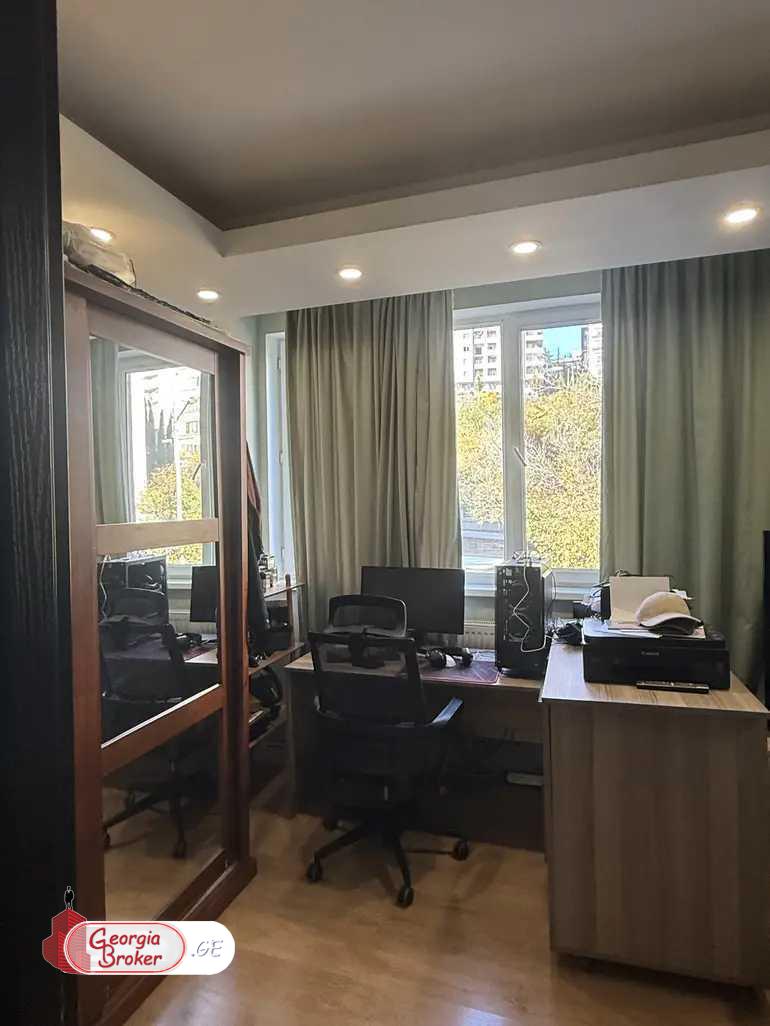 იყიდება ახალი გარემონტებული 5 ოთახიანი ბინა