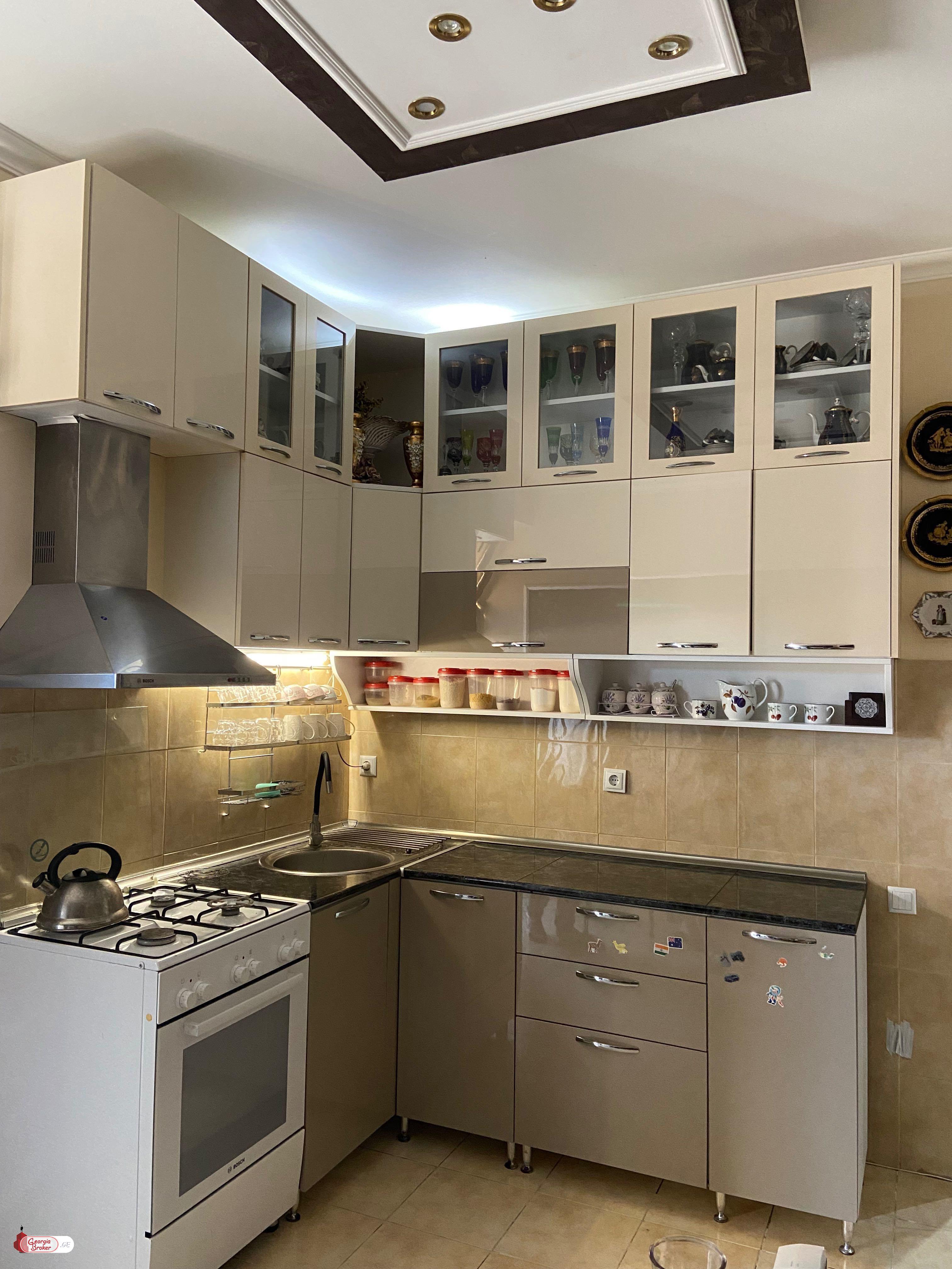 იყიდება ახალი გარემონტებული 3 ოთახიანი ბინა