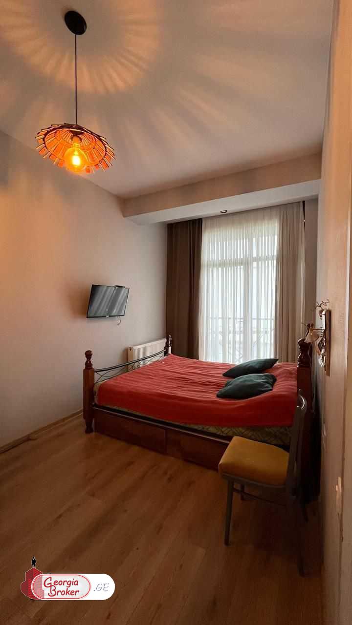 продается квартира с новым ремонтом 4-комнаты