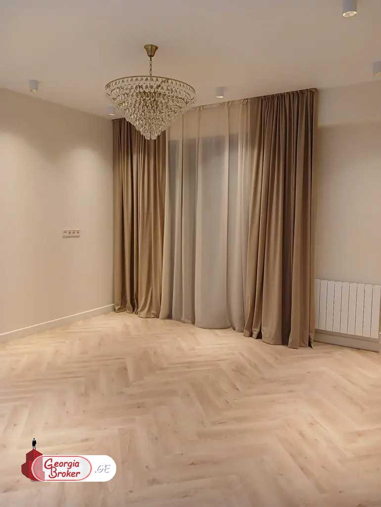 продается квартира с новым ремонтом 4-комнаты