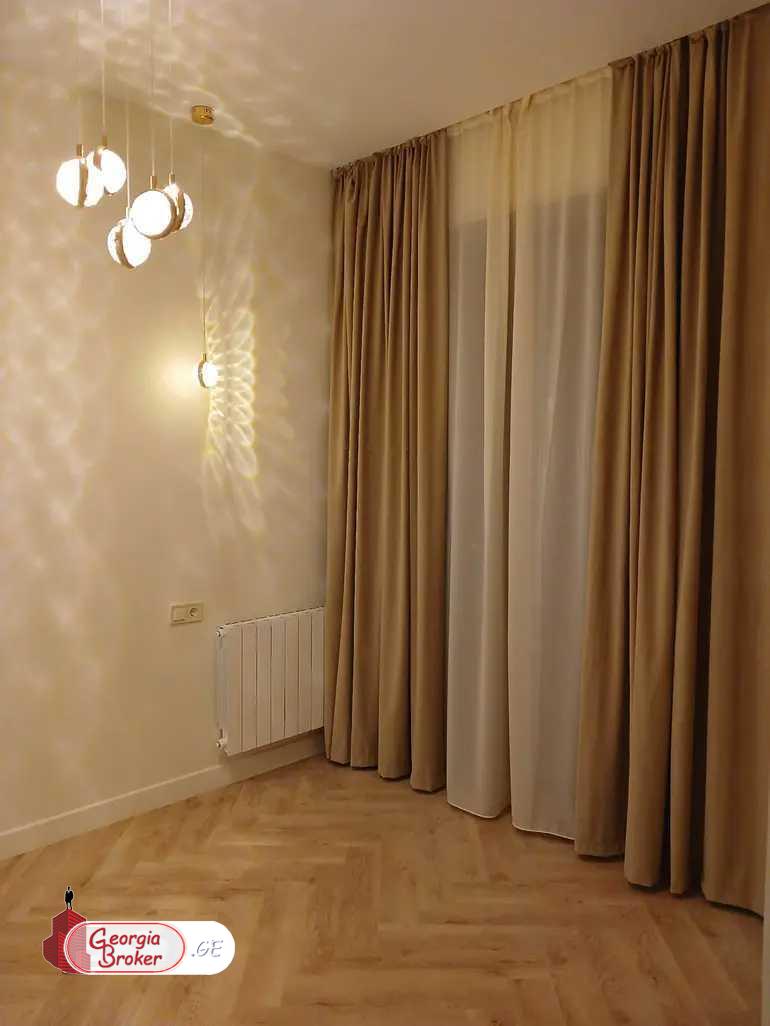 продается квартира с новым ремонтом 4-комнаты