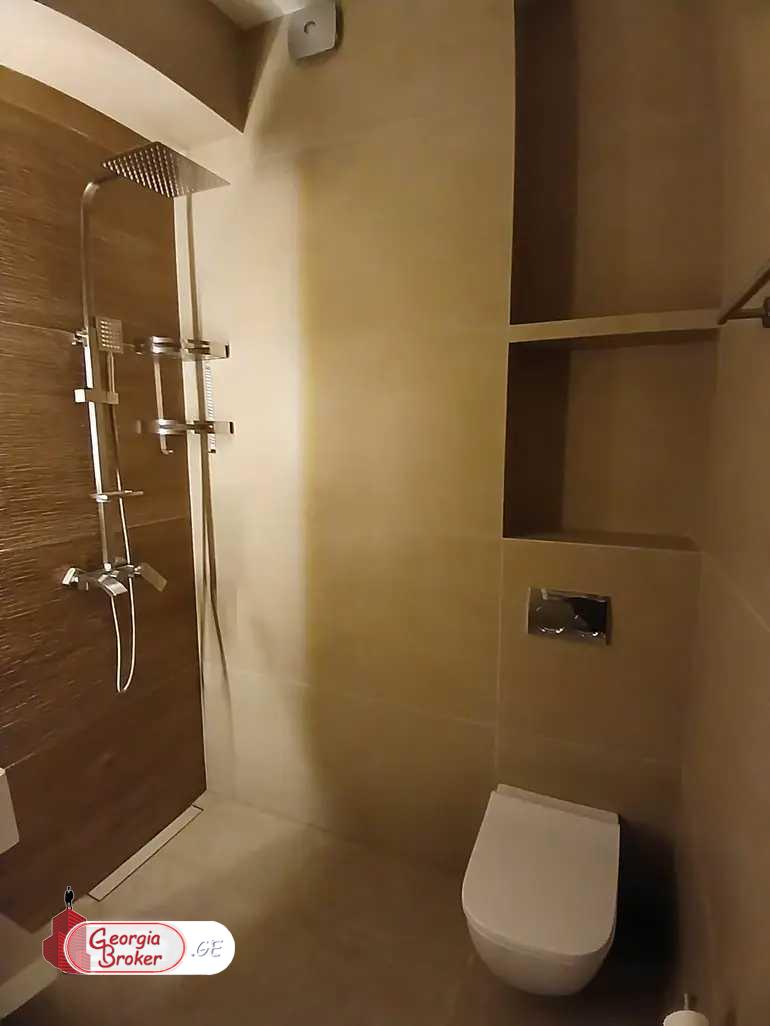 продается квартира с новым ремонтом 4-комнаты