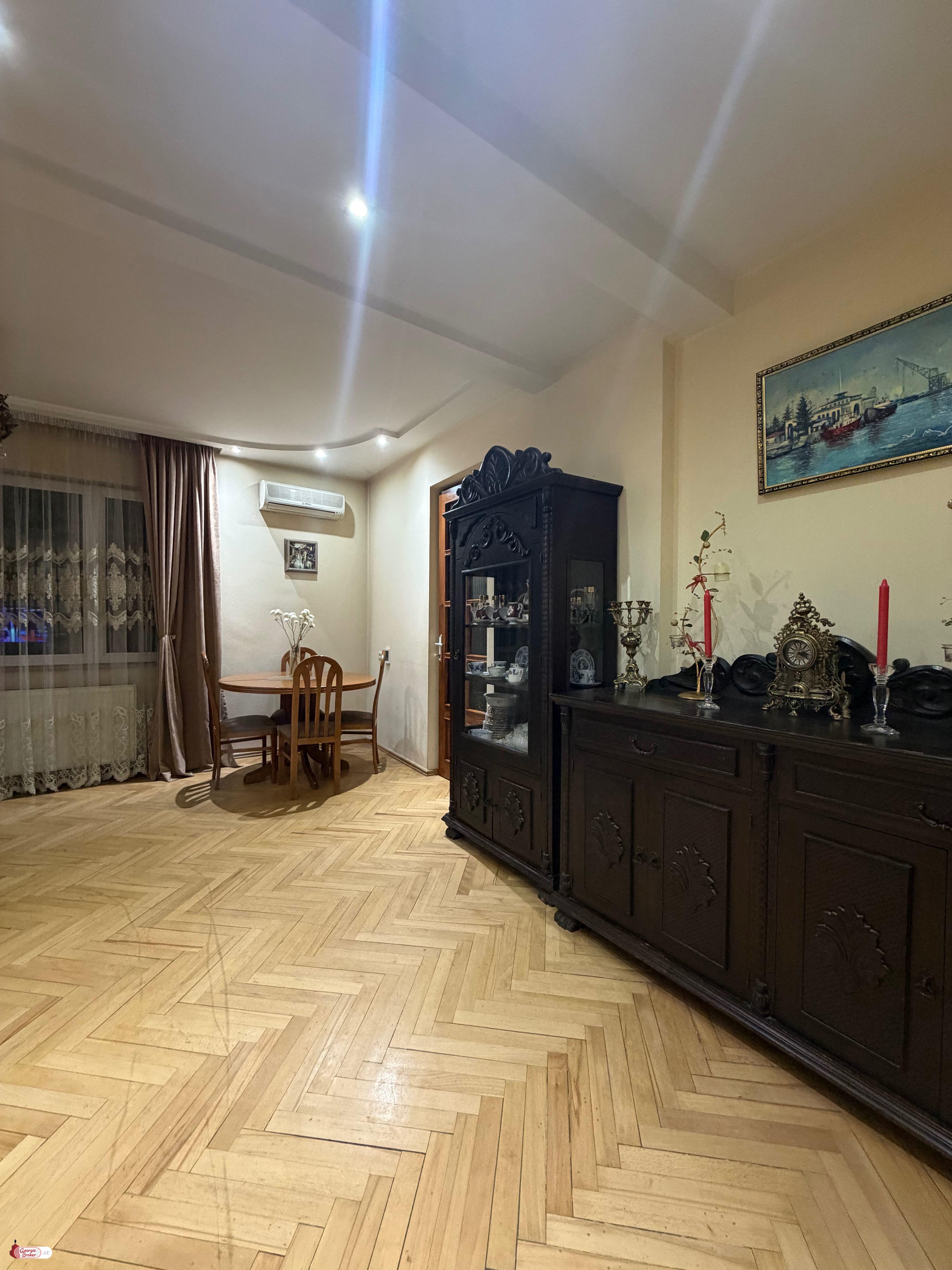 продается квартира с новым ремонтом 4-комнаты