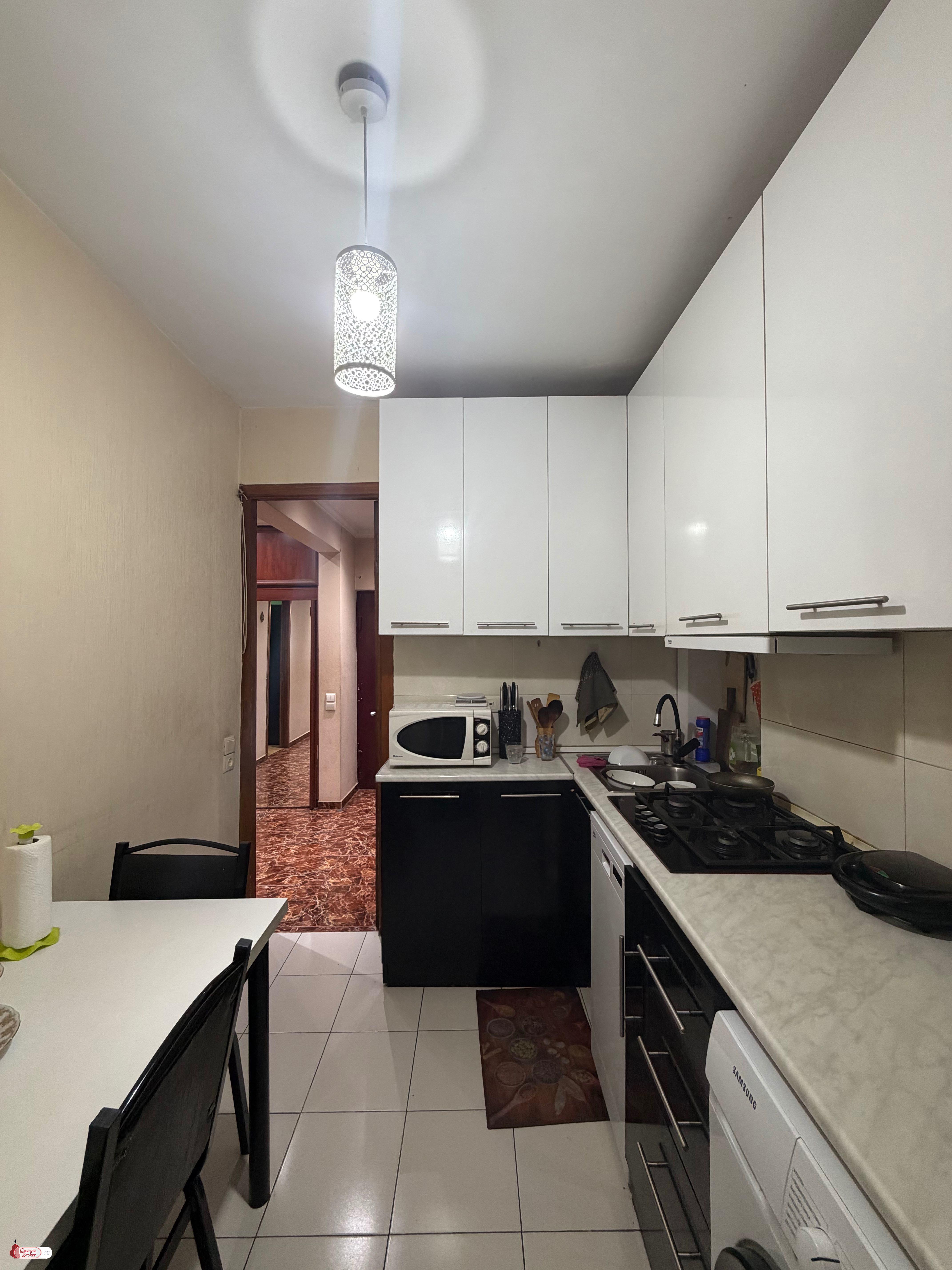 продается квартира с новым ремонтом 4-комнаты