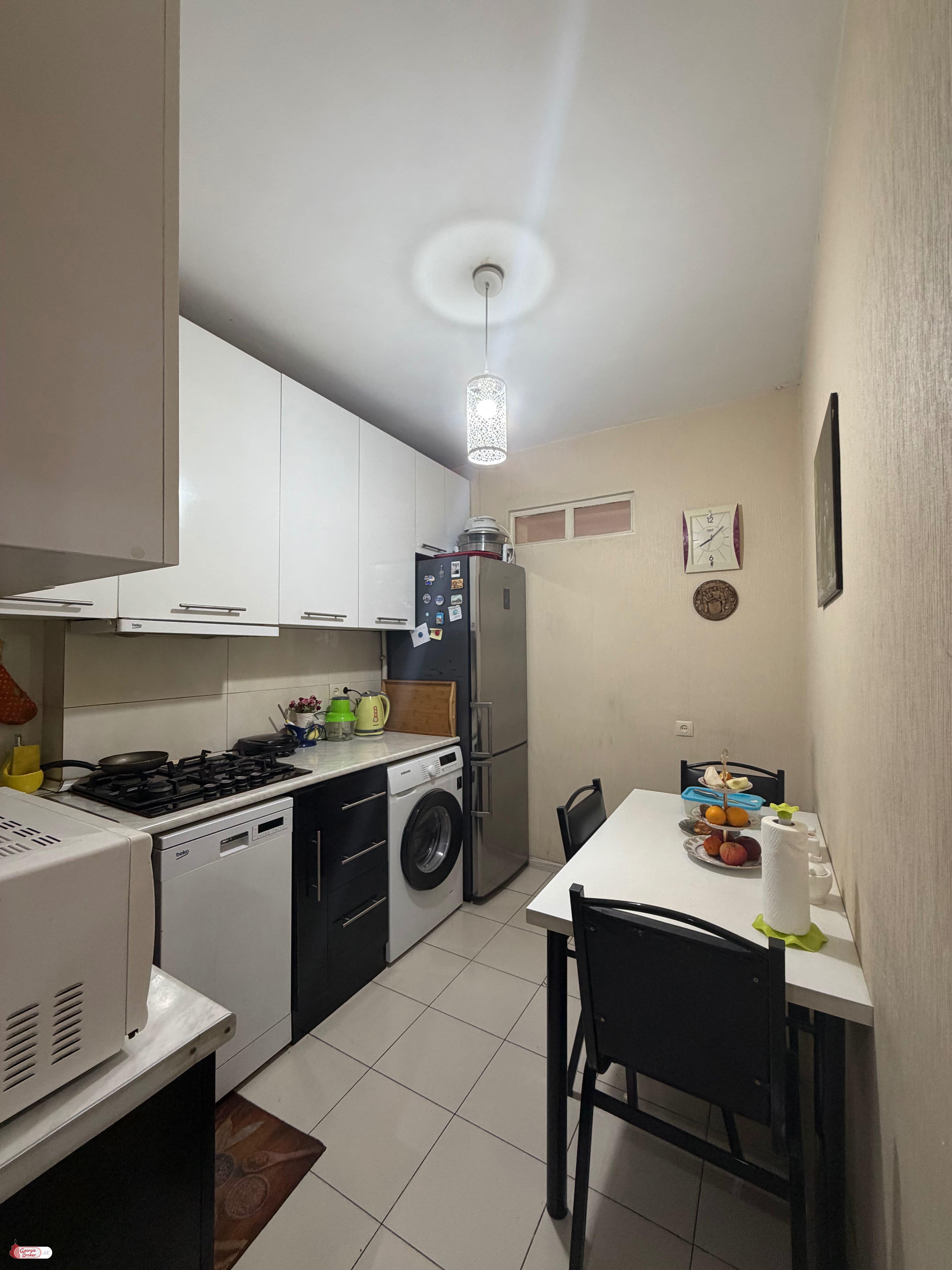 продается квартира с новым ремонтом 4-комнаты