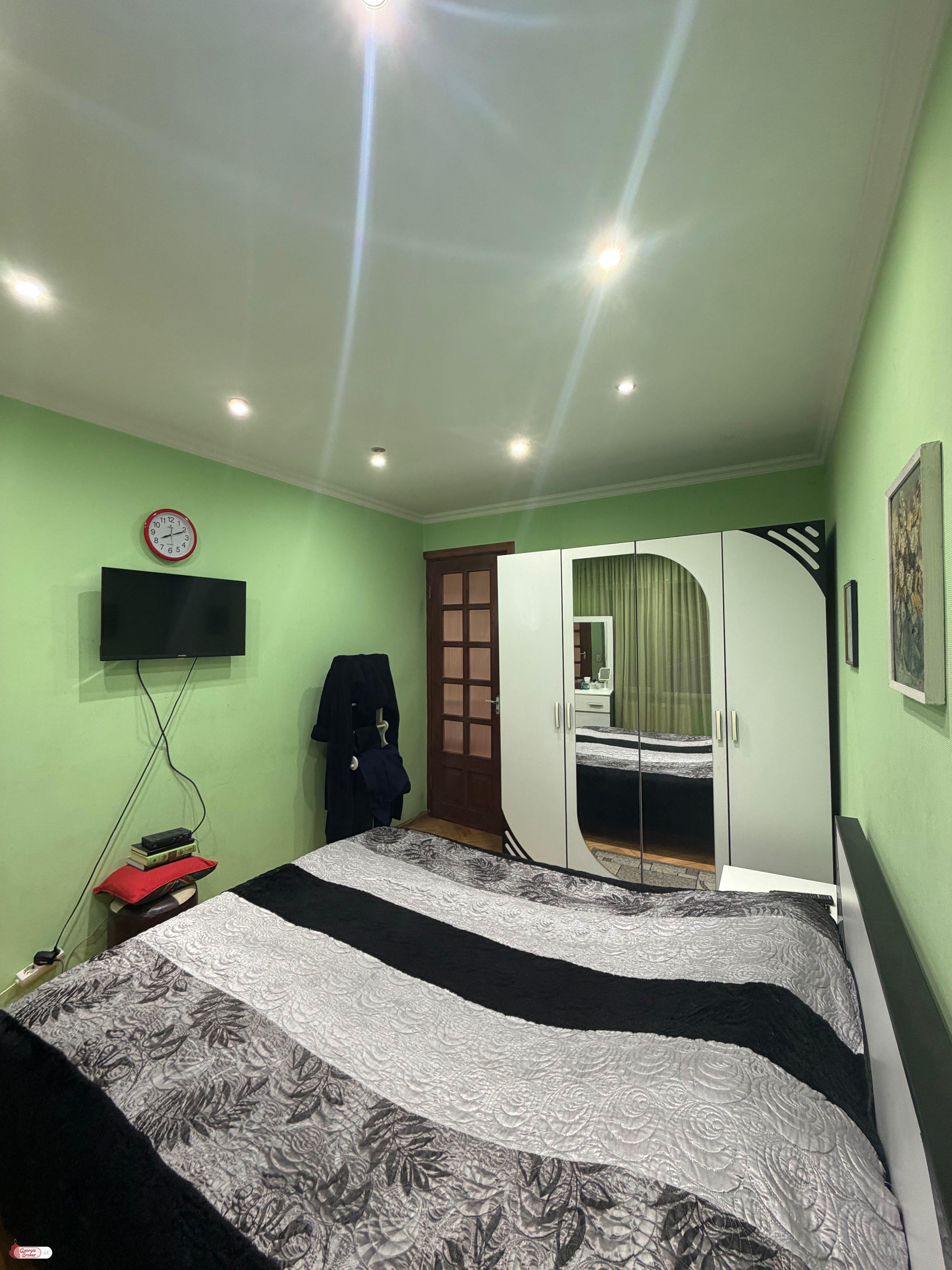 продается квартира с новым ремонтом 4-комнаты