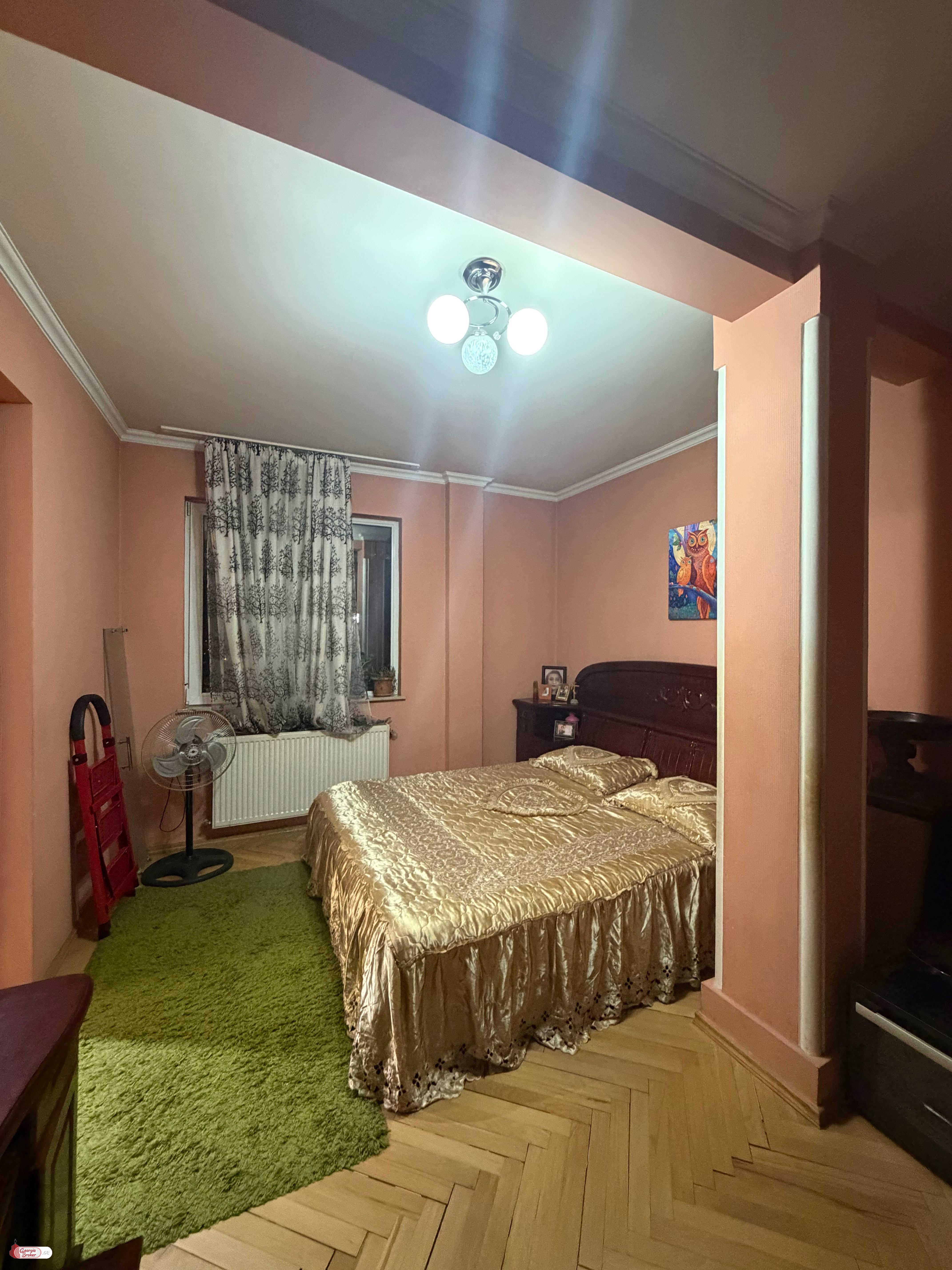 продается квартира с новым ремонтом 4-комнаты