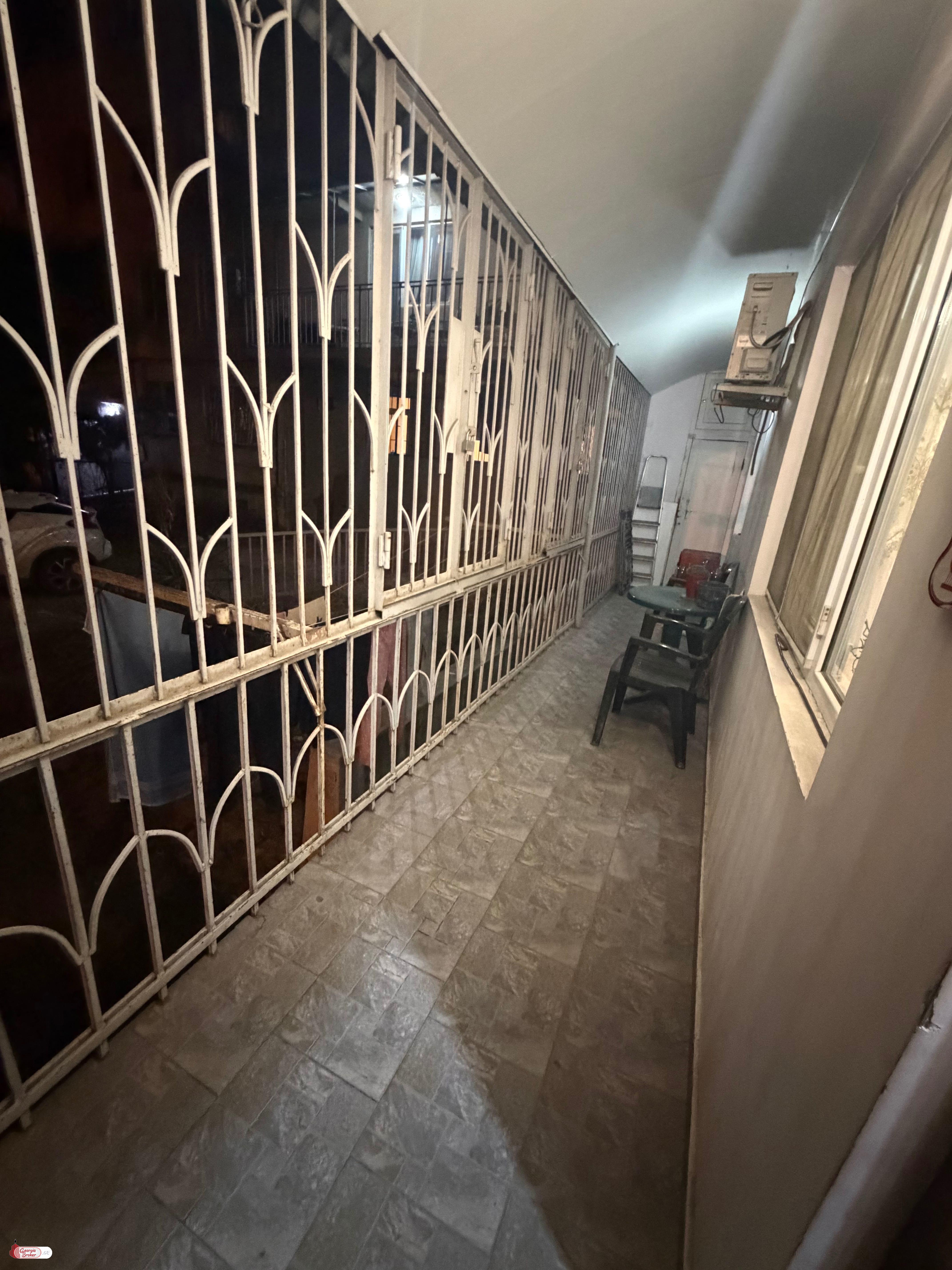 продается квартира с новым ремонтом 4-комнаты