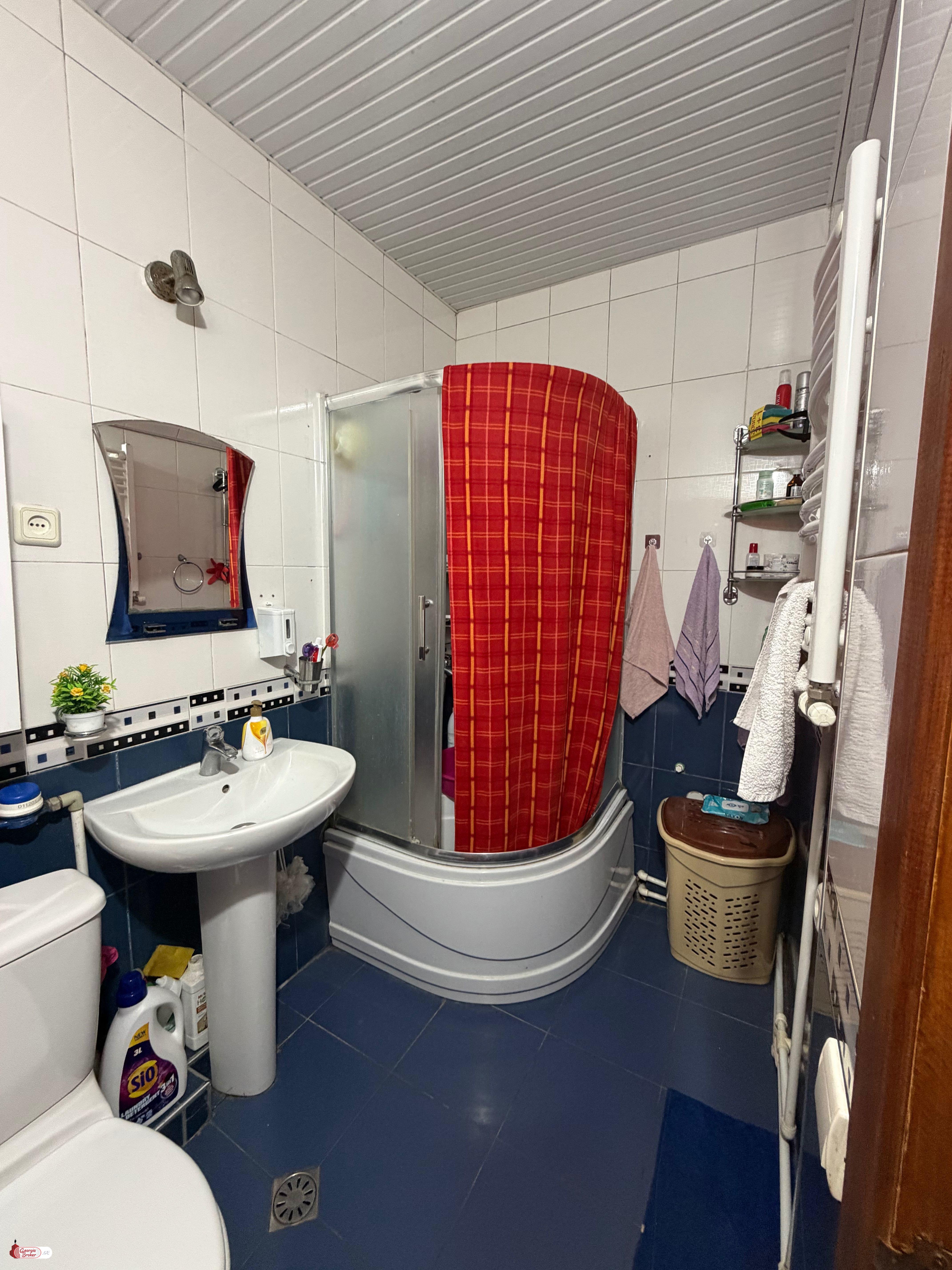 продается квартира с новым ремонтом 4-комнаты