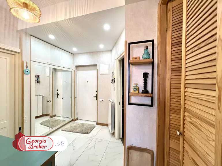 იყიდება ახალი გარემონტებული 3 ოთახიანი ბინა