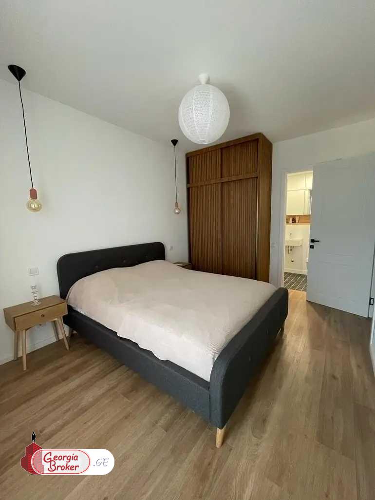 იყიდება ახალი გარემონტებული 4 ოთახიანი ბინა