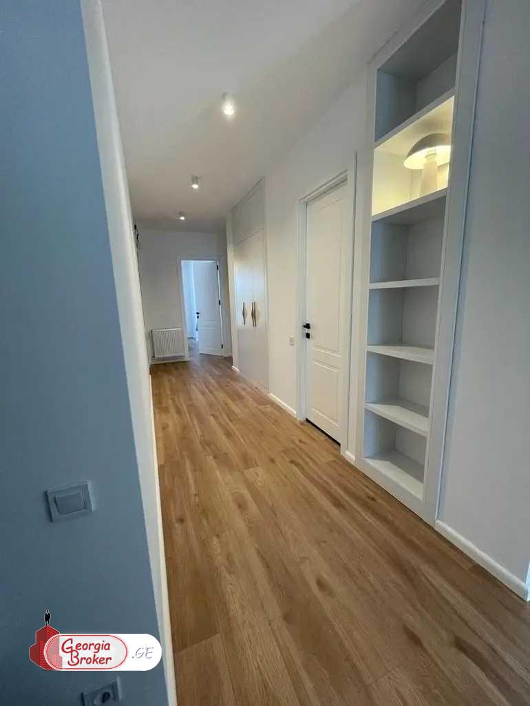 იყიდება ახალი გარემონტებული 4 ოთახიანი ბინა