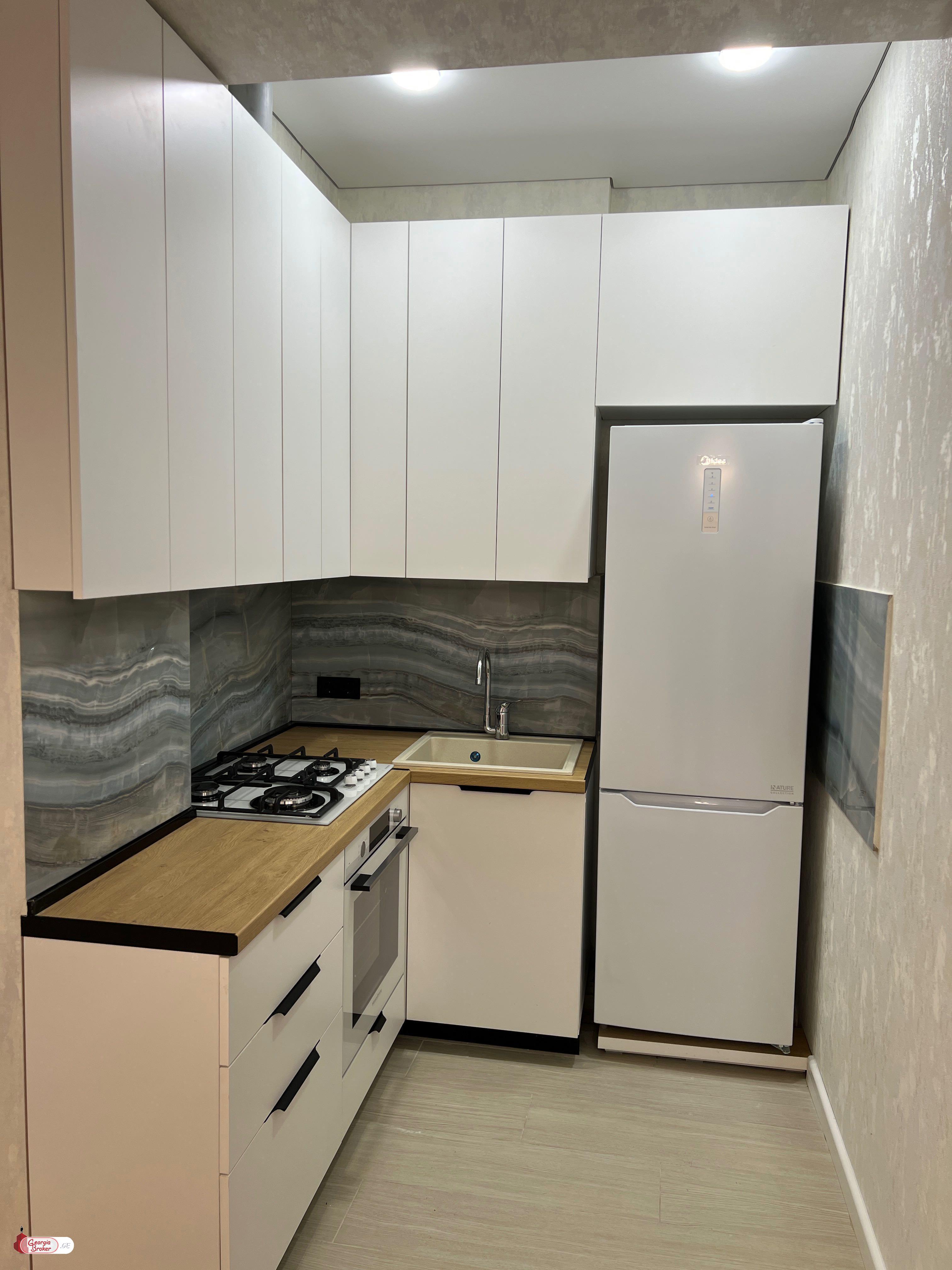 продается квартира с новым ремонтом 3-комнаты