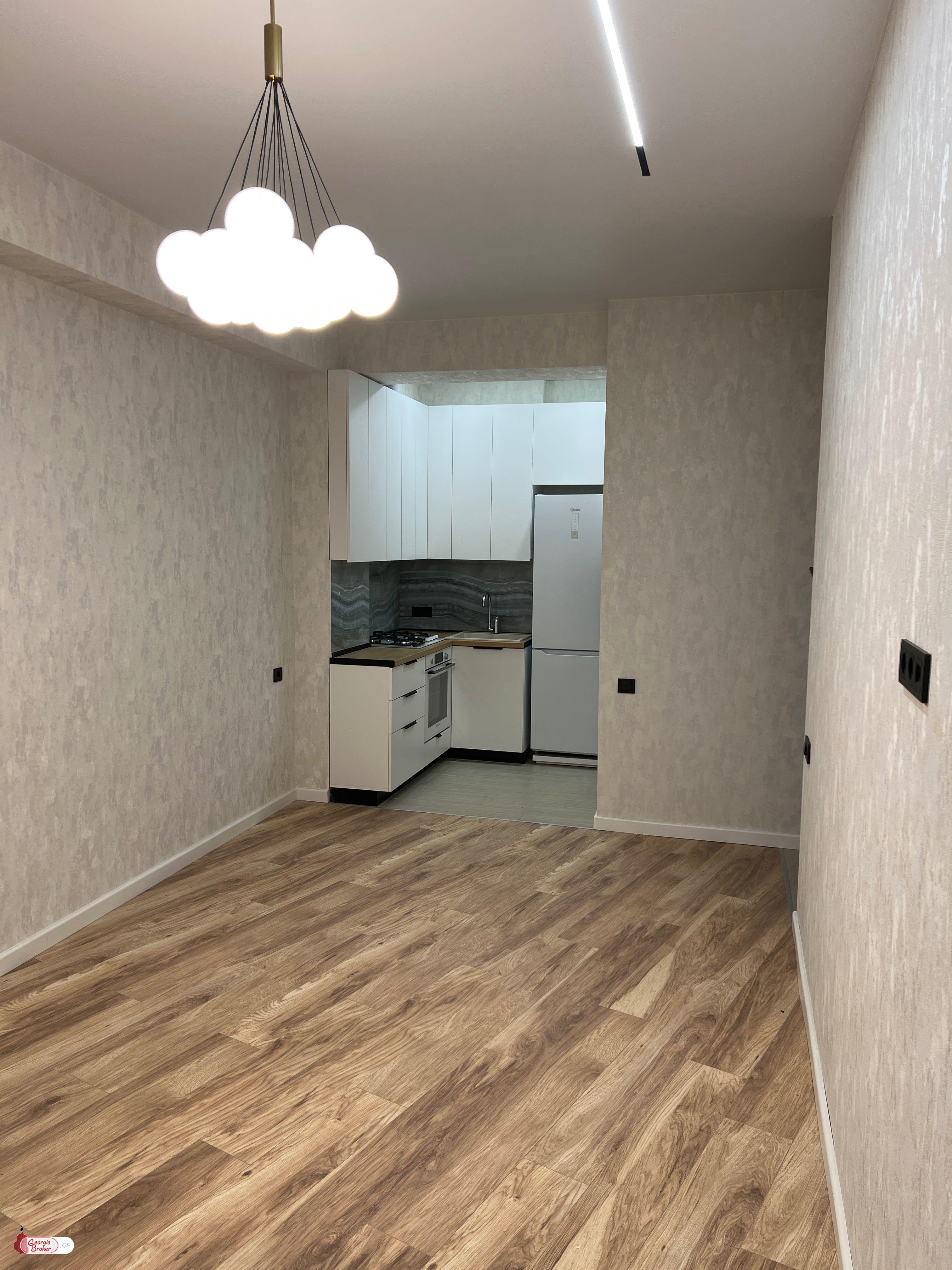 продается квартира с новым ремонтом 3-комнаты