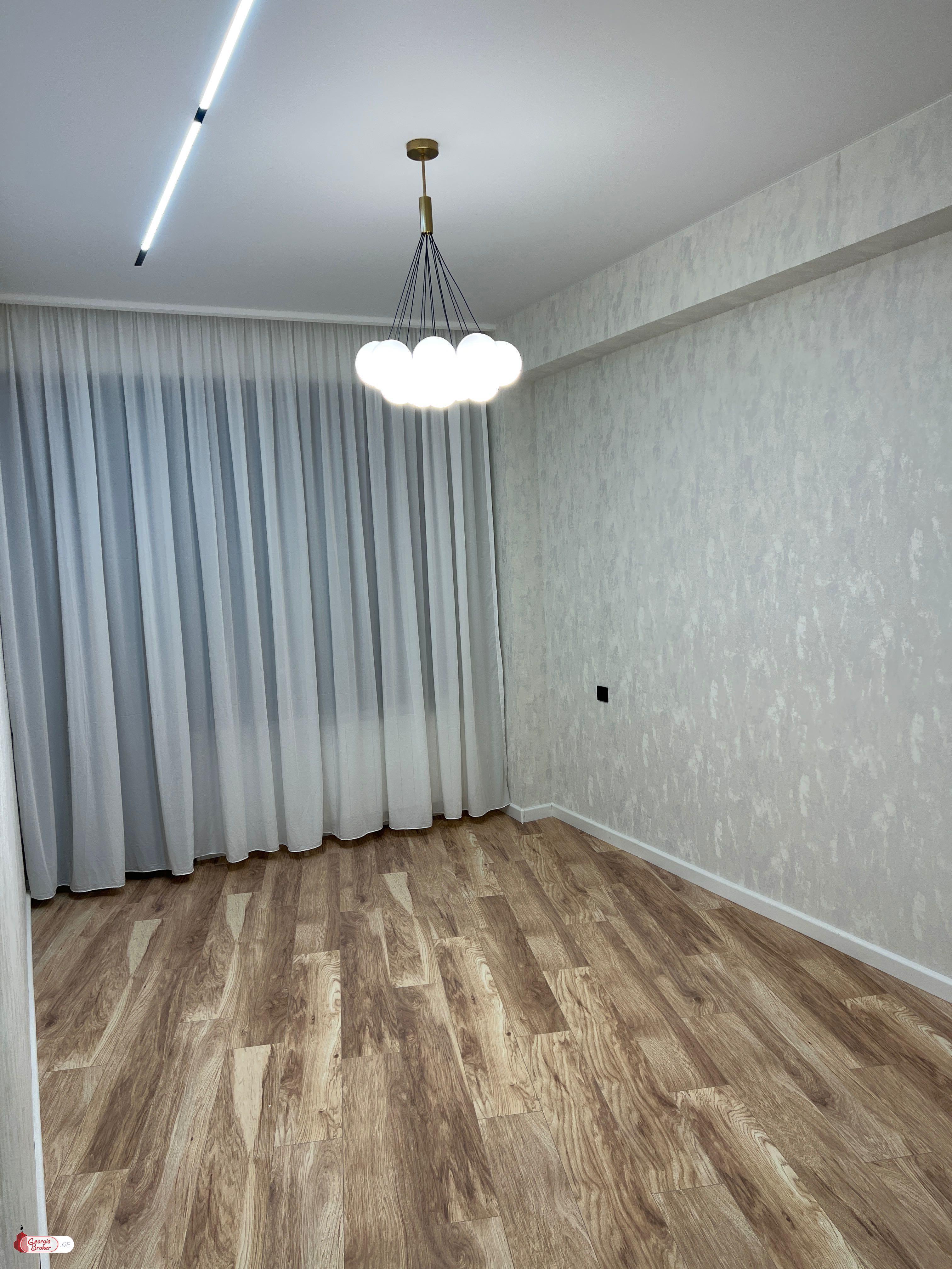 продается квартира с новым ремонтом 3-комнаты