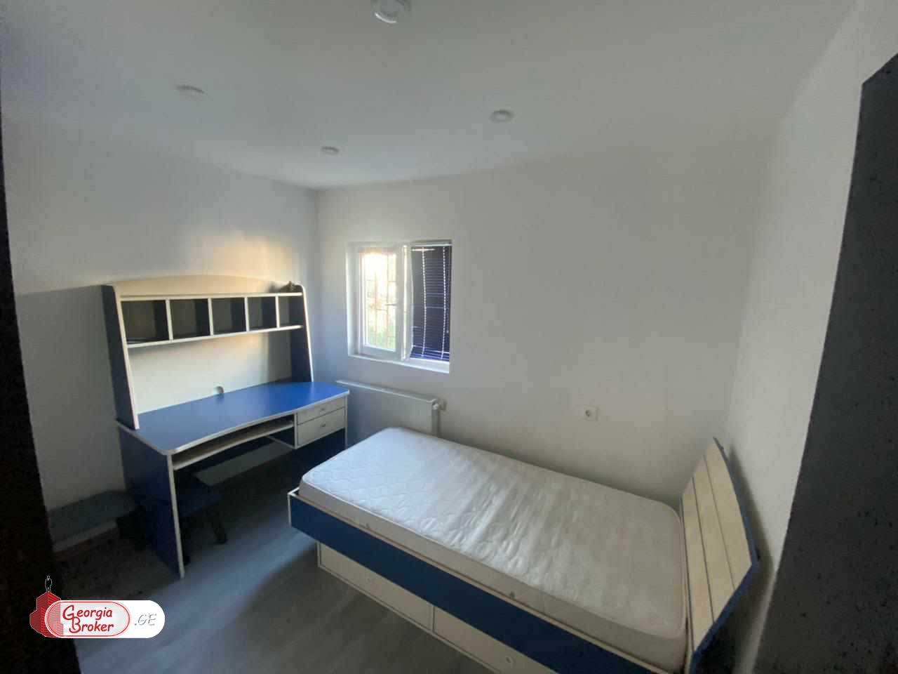 იყიდება ახალი გარემონტებული 5 ოთახიანი ბინა