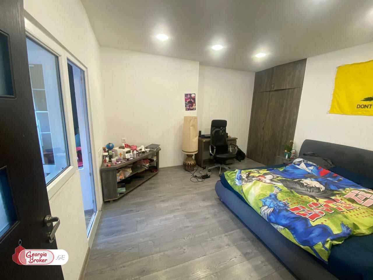 იყიდება ახალი გარემონტებული 5 ოთახიანი ბინა