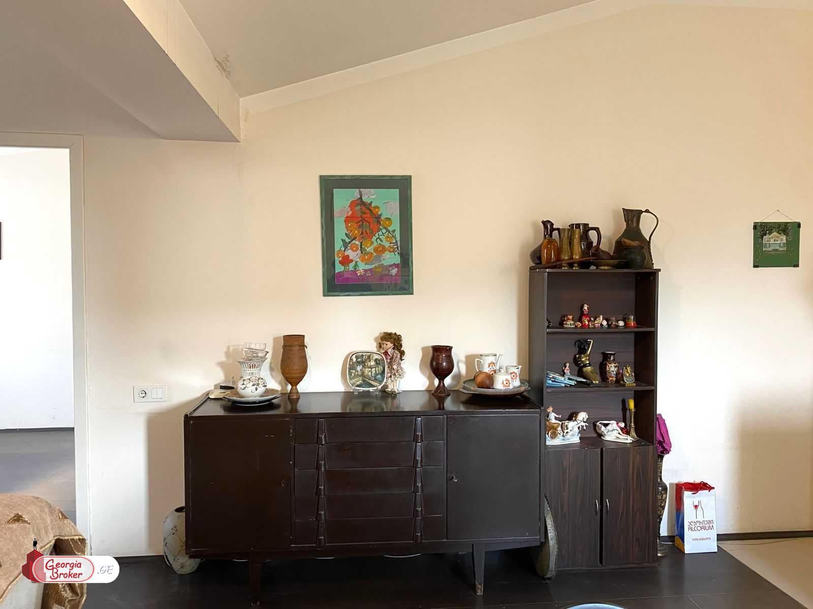 продается квартира с новым ремонтом 3-комнаты