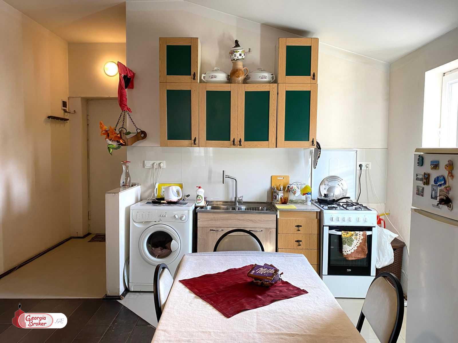 продается квартира с новым ремонтом 3-комнаты