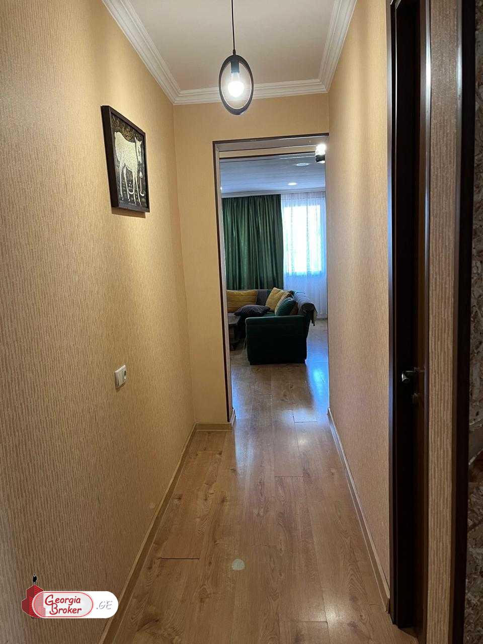 продается квартира с новым ремонтом 4-комнаты